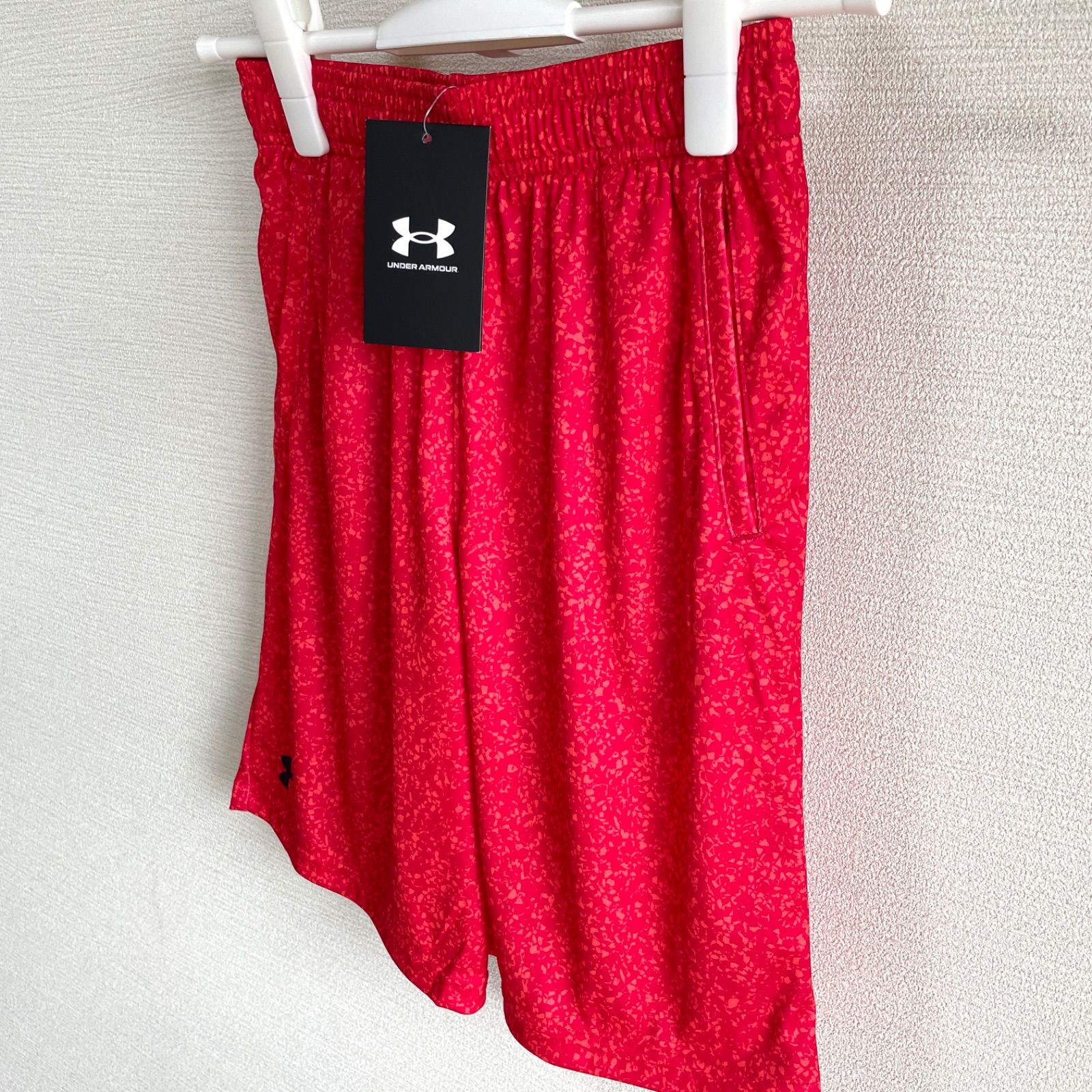 【新品】アンダーアーマー　キッズ　ハーフパンツ　YLG　赤　レッド　UNDER　ARMOUR