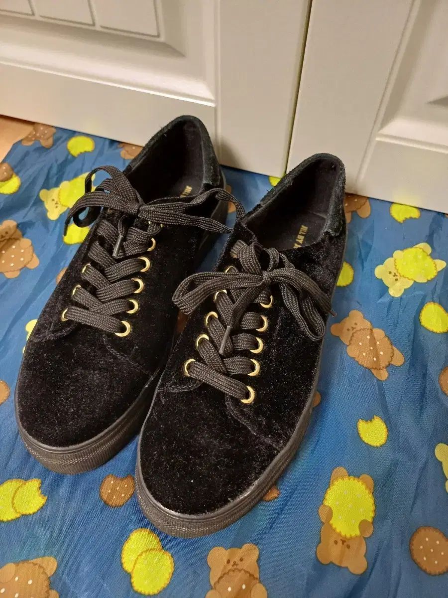 ウィメンズ ヴァギナ バイ ジル スチュワートベルベットハイトスニーカー 240 プラットフォームスニーカー