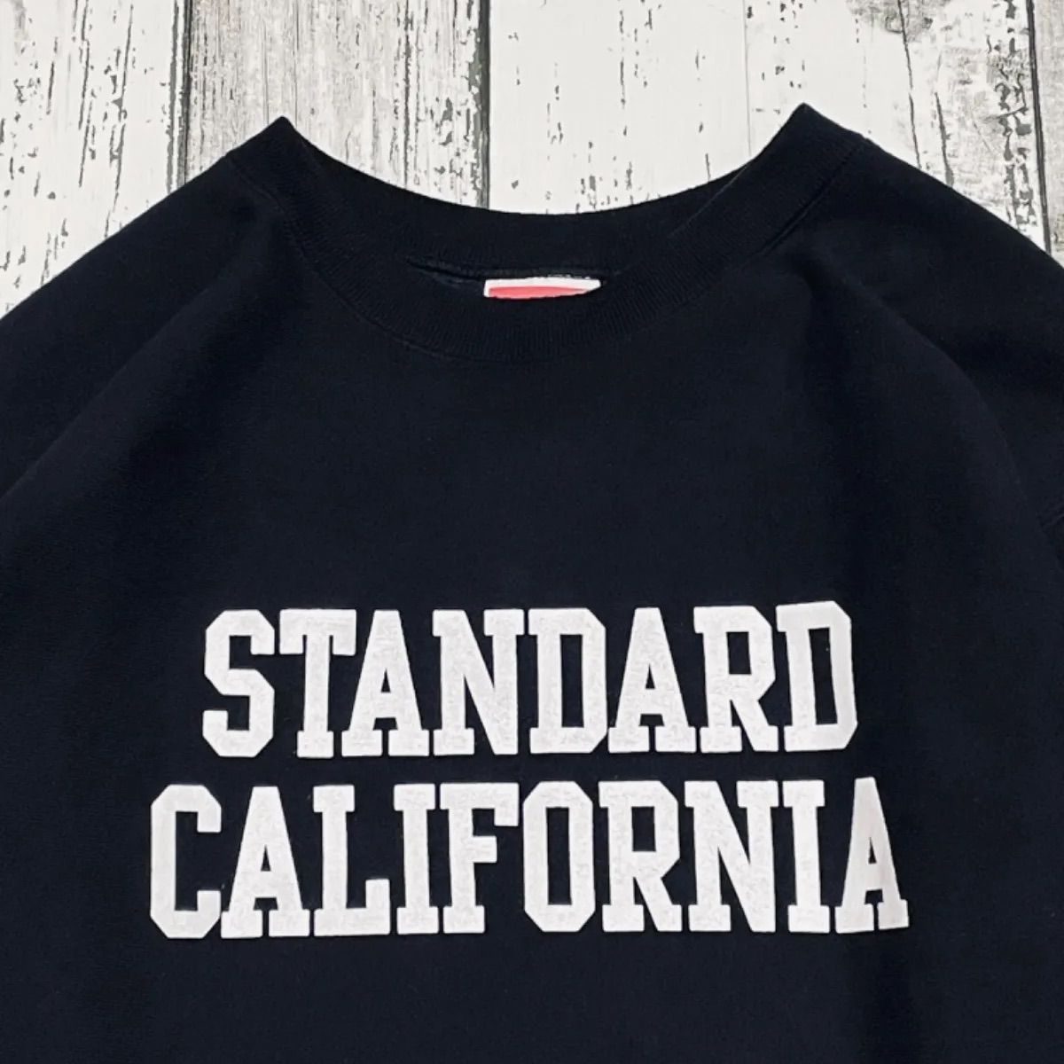 スタンダード カリフォルニア×ゴーアウトLOGO CREW SWEAT-