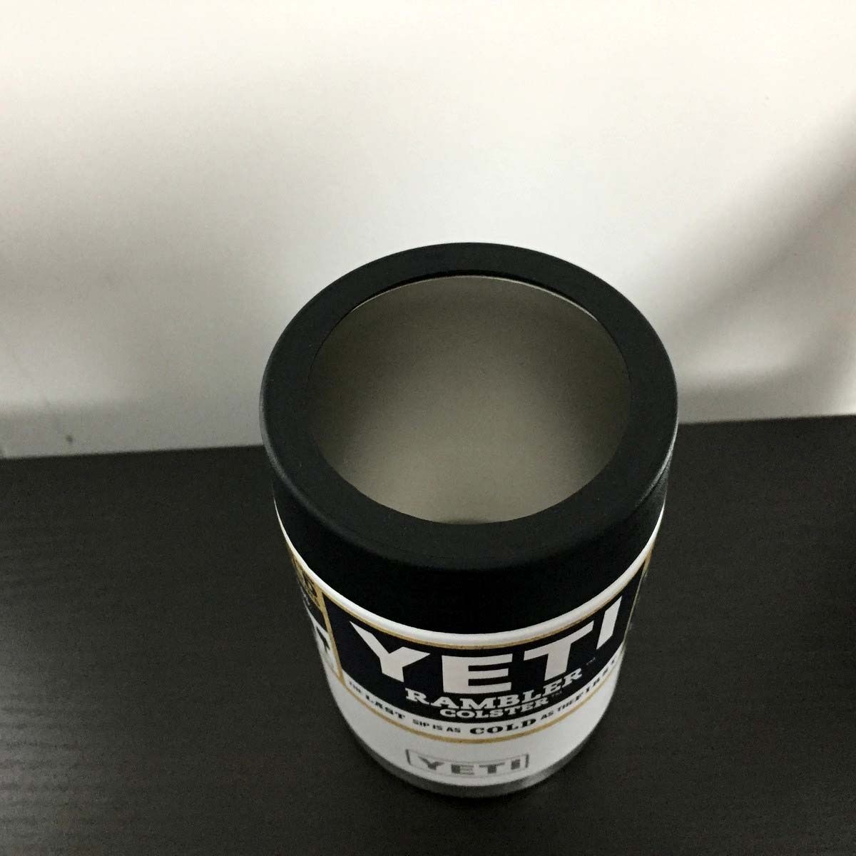 YETIイエティ12oz 缶クーラータンブラー　保温　保冷　黒、紺　最安値 YETI イエティ 缶クーラー サーフアンドシー コルスター
