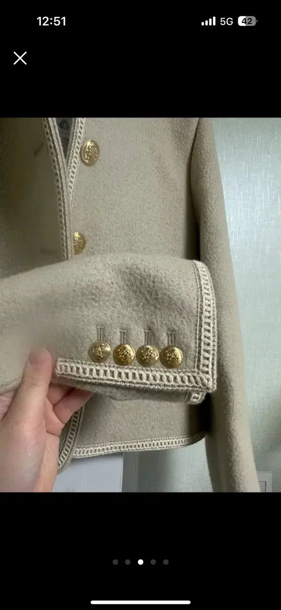 ベージュ