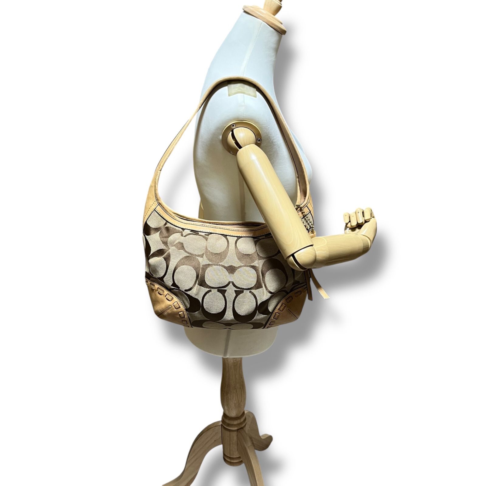 シグネチャー ベージュ