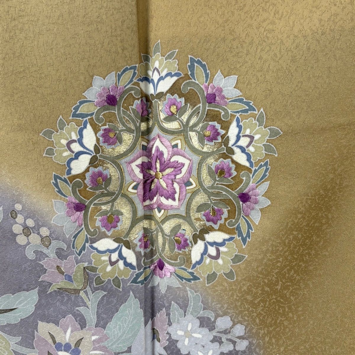 ホワイト 華文様柄 振袖 身丈160 粋古典 シルバー/白黒 扇面柄/牡丹柄 最高級金彩刺繍友禅