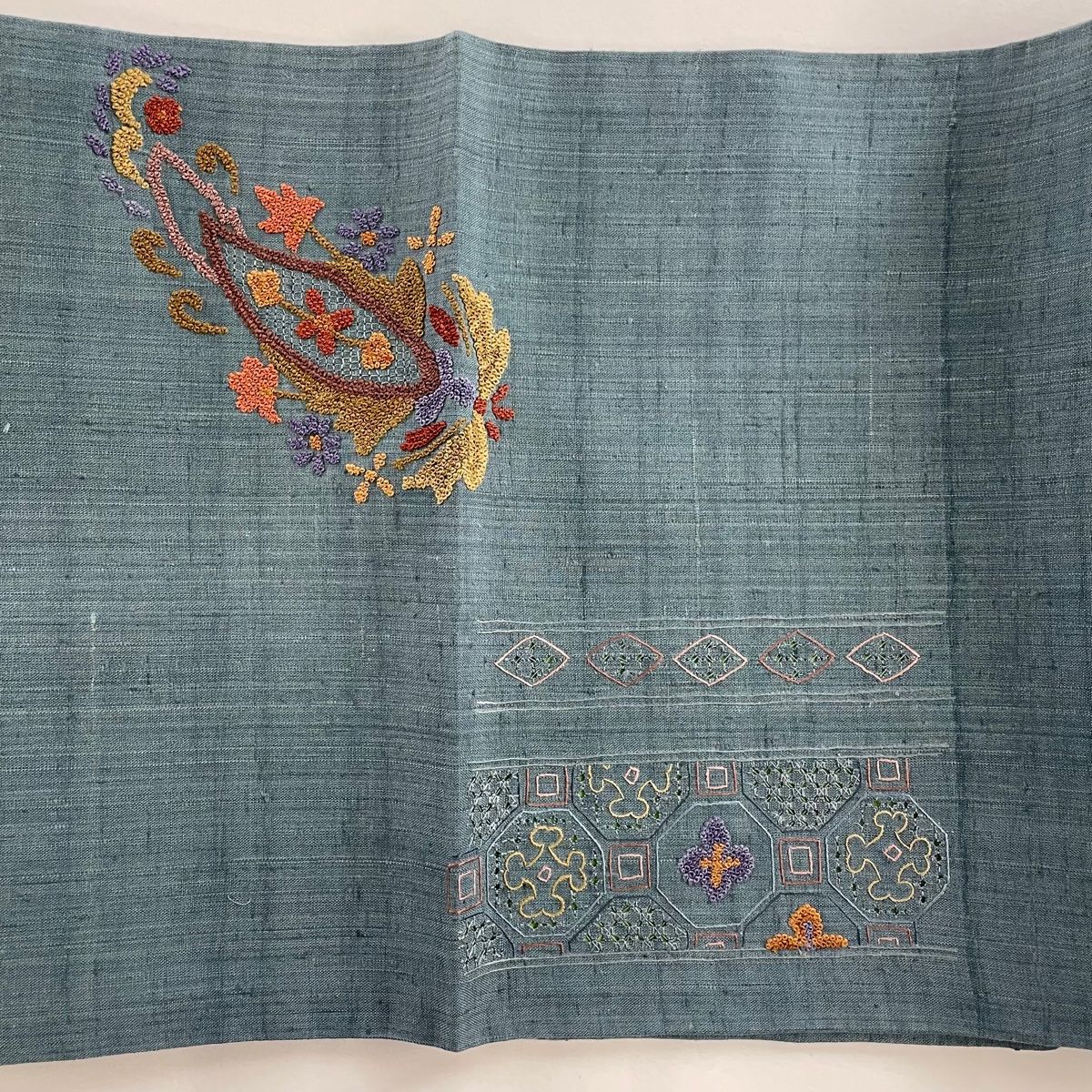 袋帯 名品 草花 相良刺繍 汕頭刺繍 灰緑 お太鼓柄 正絹 【中古