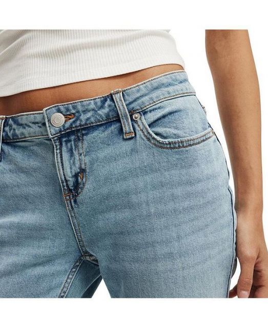 【送料無料】 コットンオン レディース デニムパンツ ボトムス Women's Low Rise Bootcut Jean Rush blue