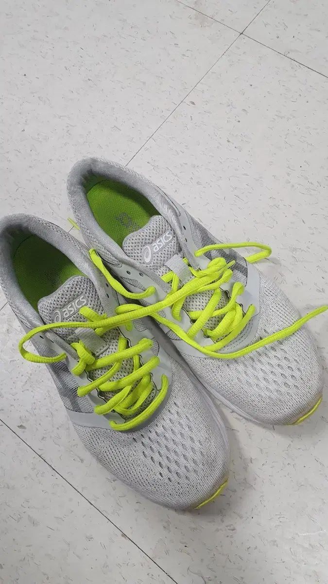 Asics(アシックス) 超軽量 ランニングシューズ 250 通常価格 14 1万ウォン ほぼ新品