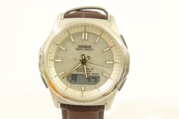 【中古】 CASIO メンズ腕時計 -- メンズ腕時計 CASIO -- 茶 ブラウン ロゴ WVA-M630L