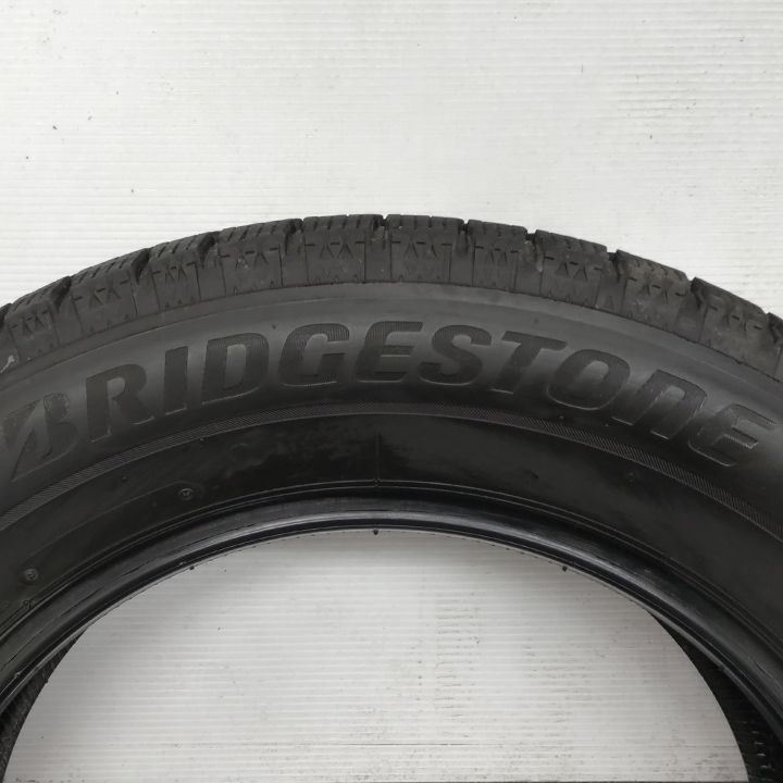 0 T 25020 スタッドレスタイヤ ブリヂストン BLIZZAK VRX 2 225 60 R 17 4本セット