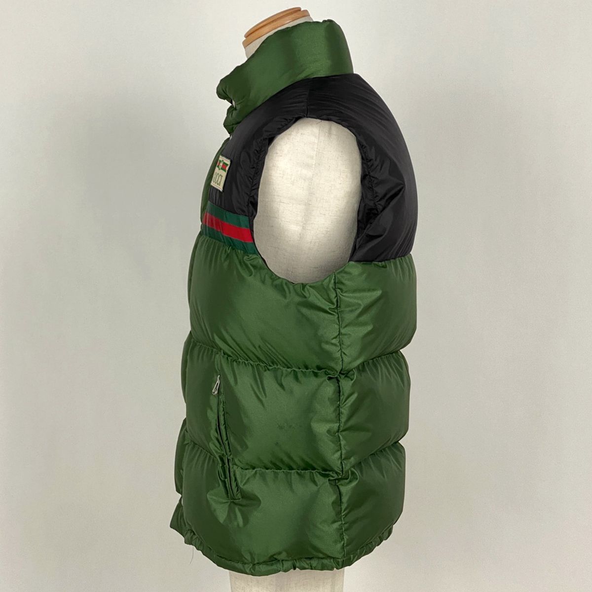 GUCCI グッチ ロゴ ウェブ ストライプ ダウンベスト ダウンジャケット GUCCI グッチ ロゴ ウェブ ストライプ ダウンベスト ダウン