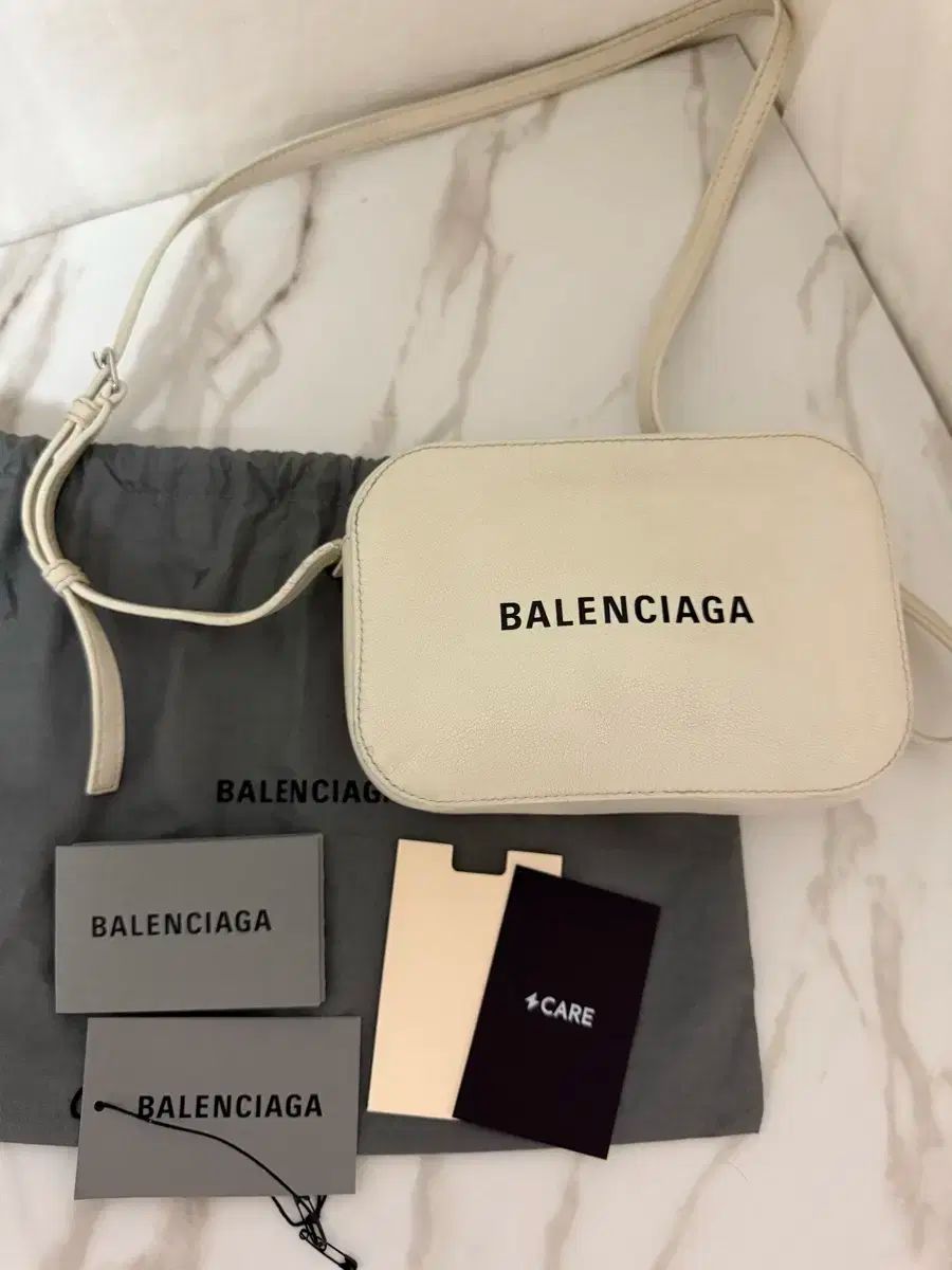 Balenciaga バレンシアガ エブリディカメラバッグ XS BALENCIAGA バレンシアガ バッグ ショルダー EVERYDAY XS CAMERA