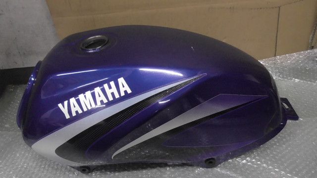 YBR125 LBPPCJLA060146xxx の タンク 傷 1757385148