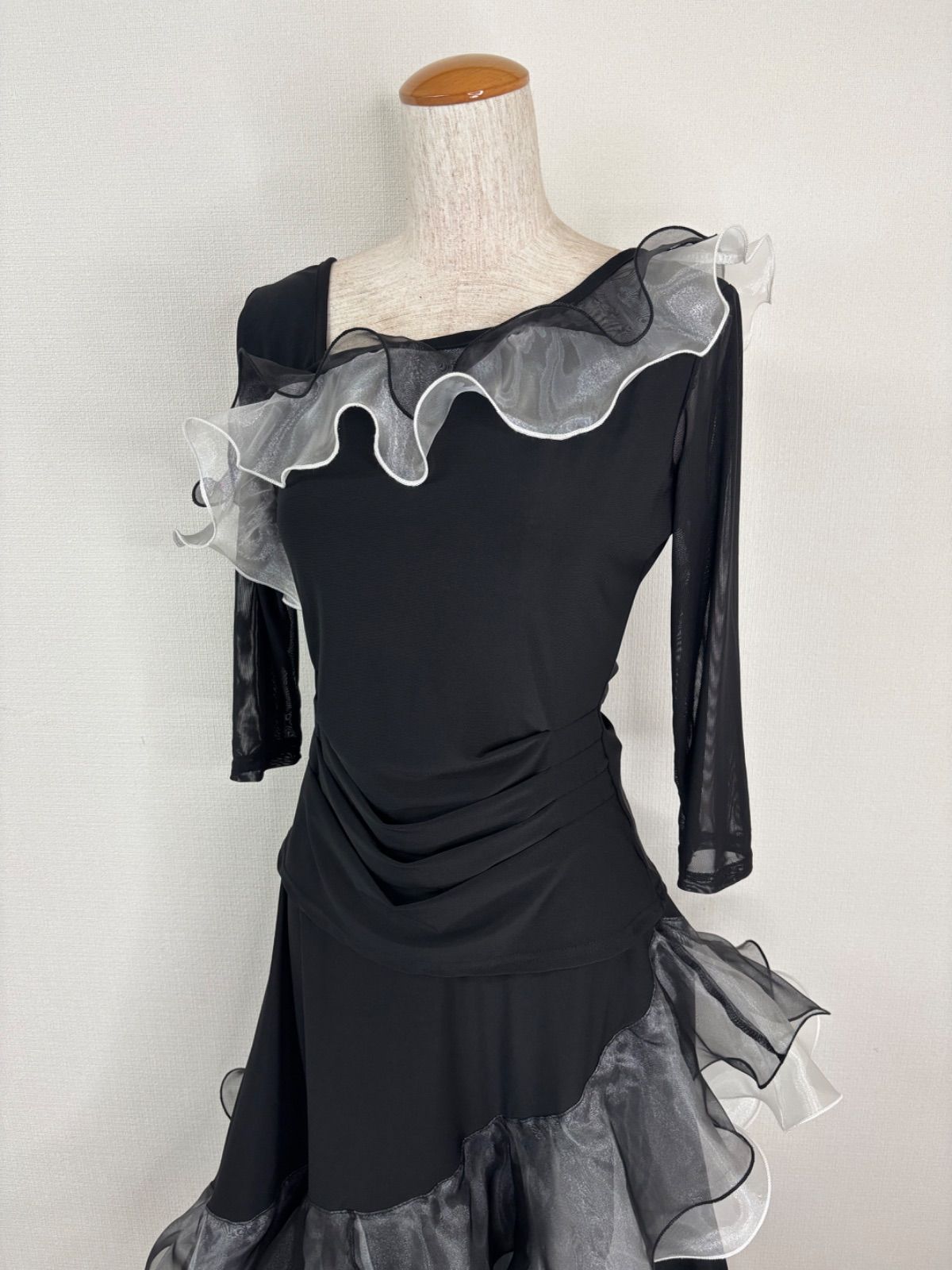 新品》社交ダンス ブラック×ホワイト オーガンジーフリル