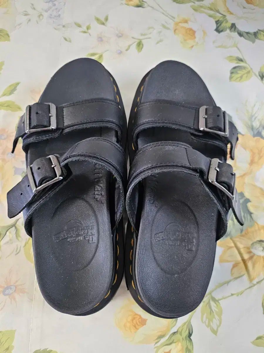 DR. MARTENS ドクターマーチン スリッパ 235