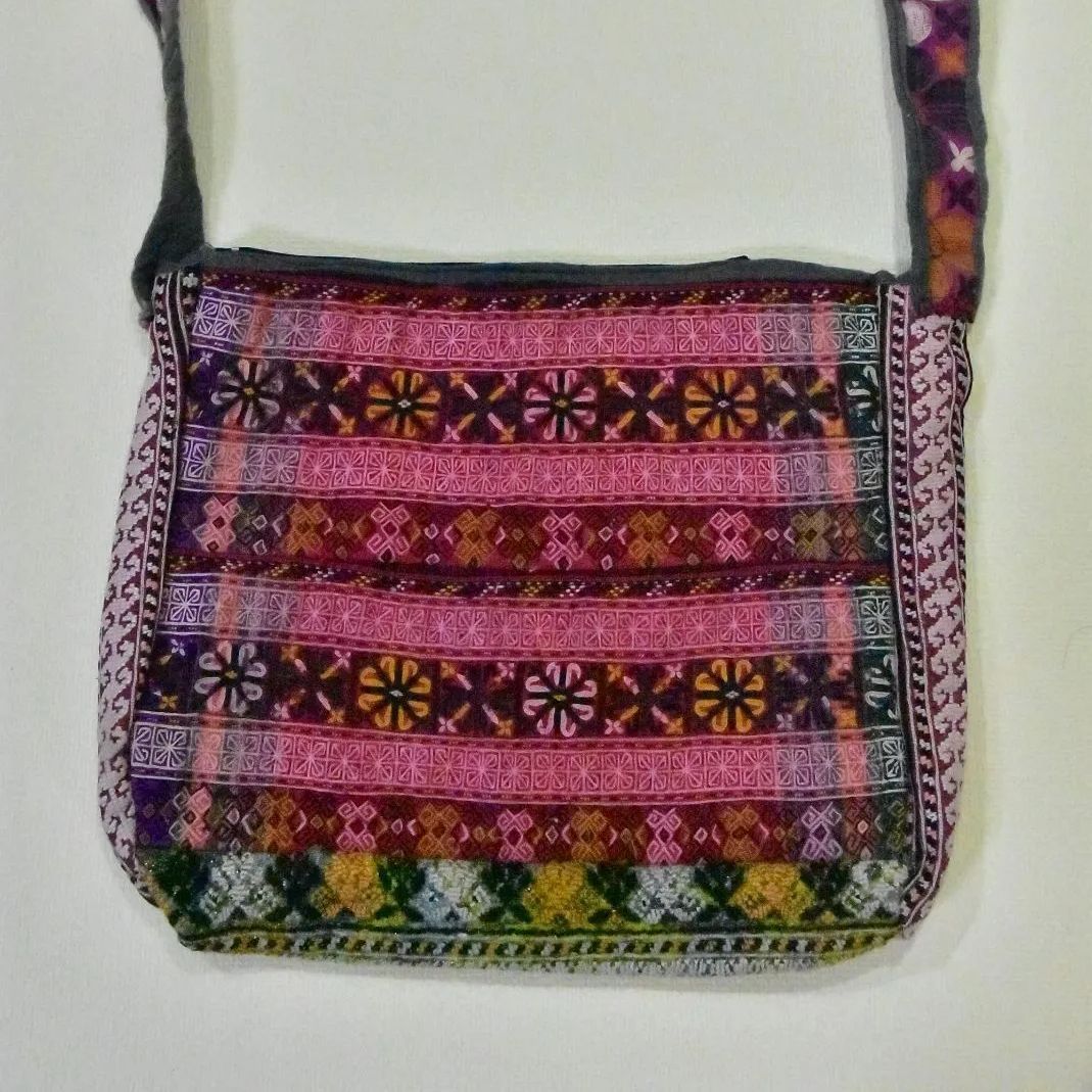トルクメニスタン　幾何学模様刺繍　トートバッグ　ハンドメイド トルクメニスタン 幾何学模様刺繍 トートバッグ ハンドメイド