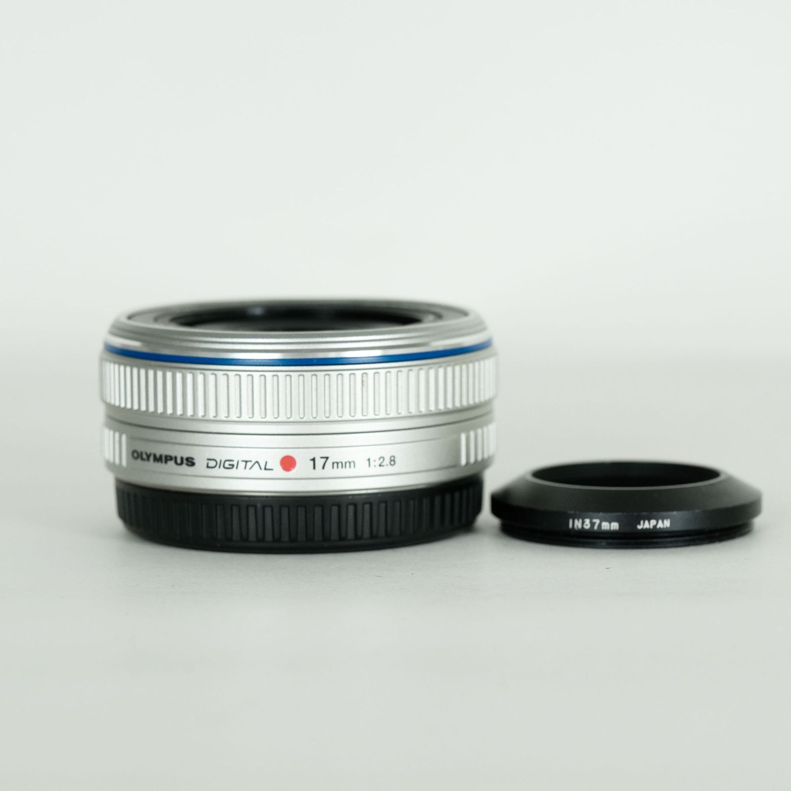 ｜フジツボ型フード付 OLYMPUS M.ZUIKO DIGITAL 17mm F2.8 シルバー | マイクロフォーサーズマウント