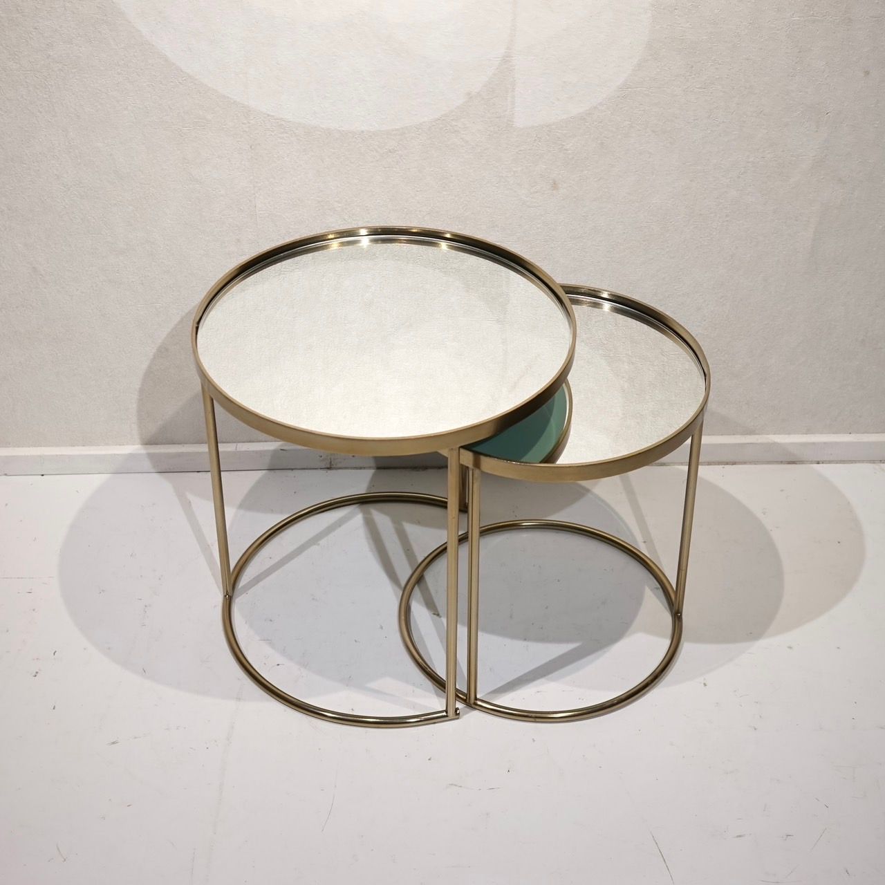 ZARA  ミラー ゴールドネストテーブル ※大きい方のテーブルのみ ZARA ミラー ゴールドネストテーブル ※大きい方のテーブルのみ ZARA