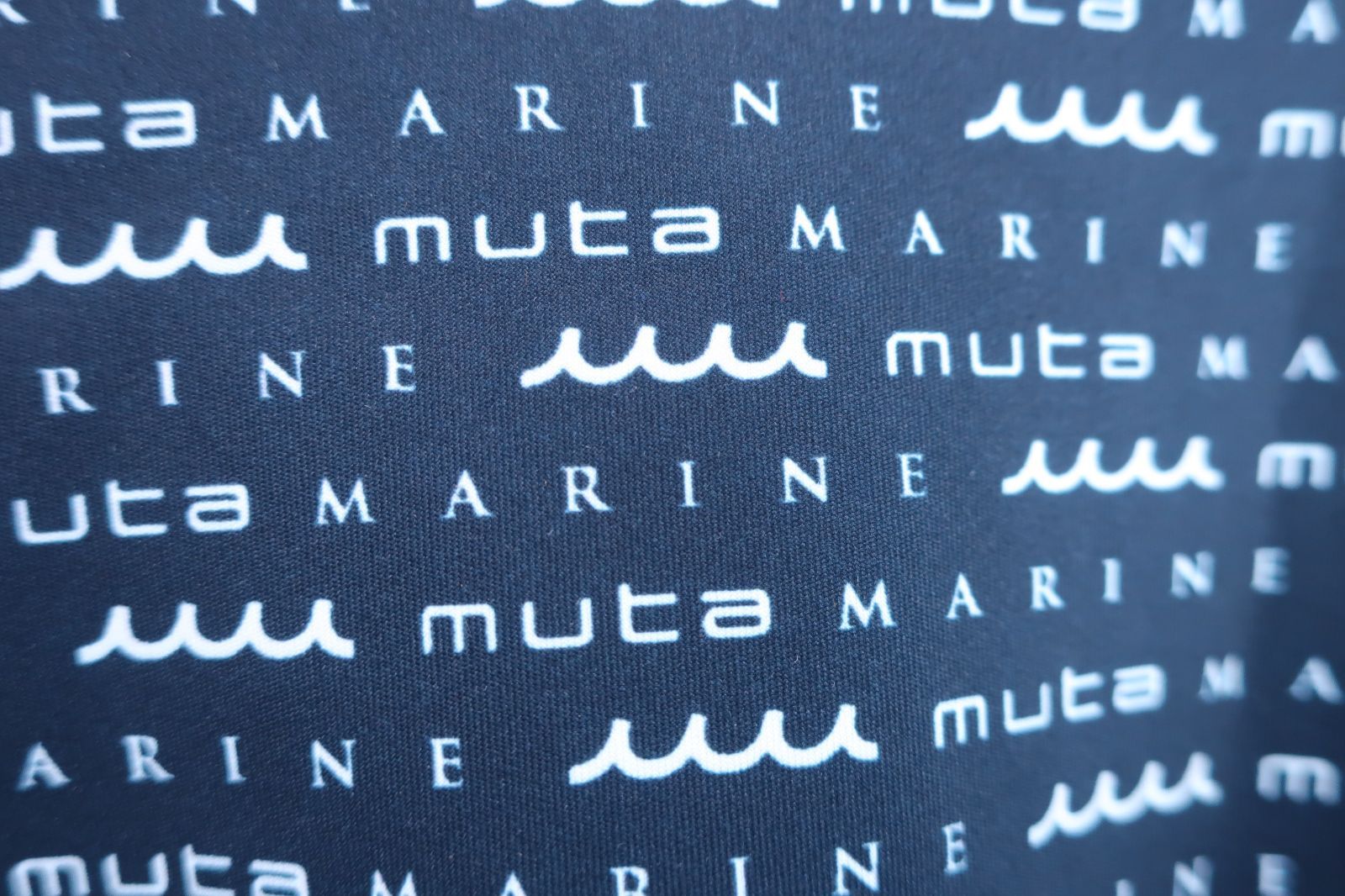 未使用品】muta MARINE(ムータマリン) モックネックシャツ 紺ブランド 