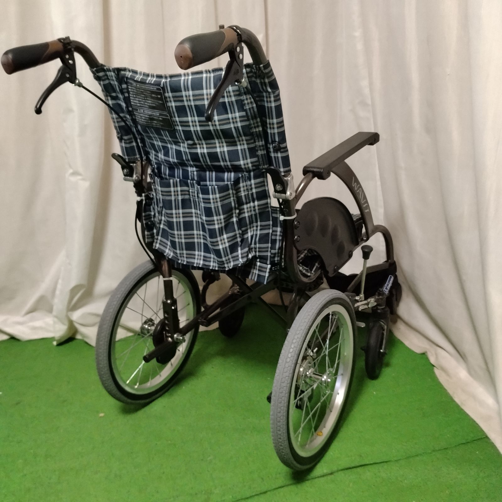 カワムラサイクル　介助用　多機能　ノーパンクタイヤ　車椅子　WAVIT＋ WC-12513) カワムラサイクル WAVIT ウェイビット WA16-40S