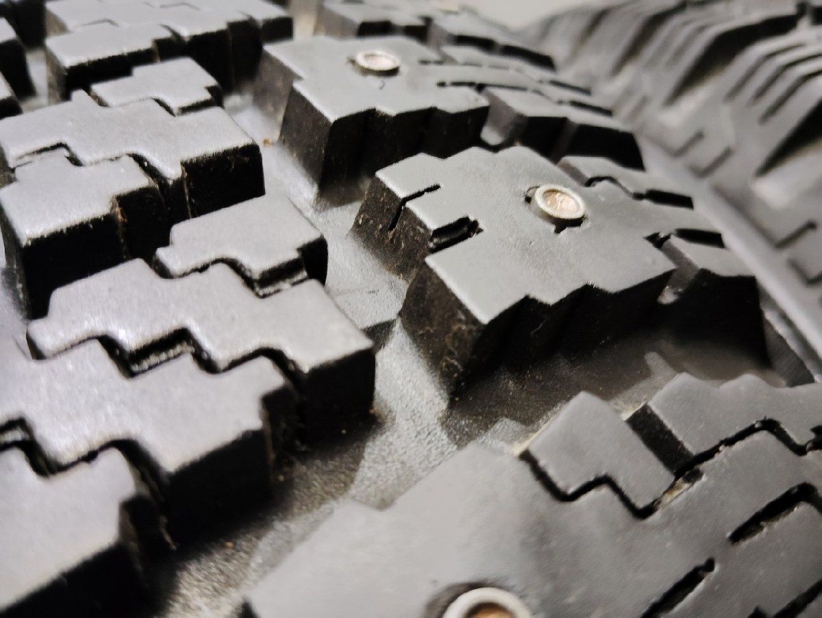 小粋な NOKIAN HAKKAPELITTA 1 265 70R16 16インチ スパイクタイヤ 4本 バリ溝 カップピン ハイラックスサーフ ランクル70等 KTS312 最低の価格!