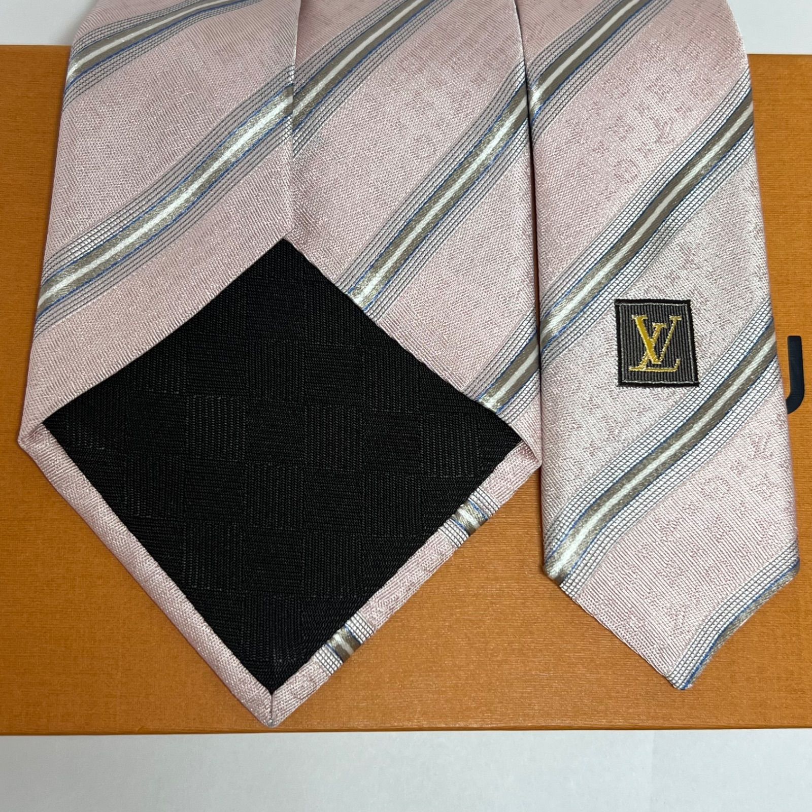 美品✨️ルイヴィトン　Louis vitton ネクタイ箱付き T543 【未使用品】LOUIS VUITTON ルイヴィトン ネクタイ 箱付き