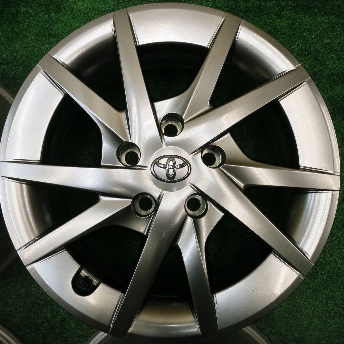 新車外し トヨタ プリウスα 純正 ホイール 16インチ 16×6.5J PCD114.3 5H 5101208HAホ
