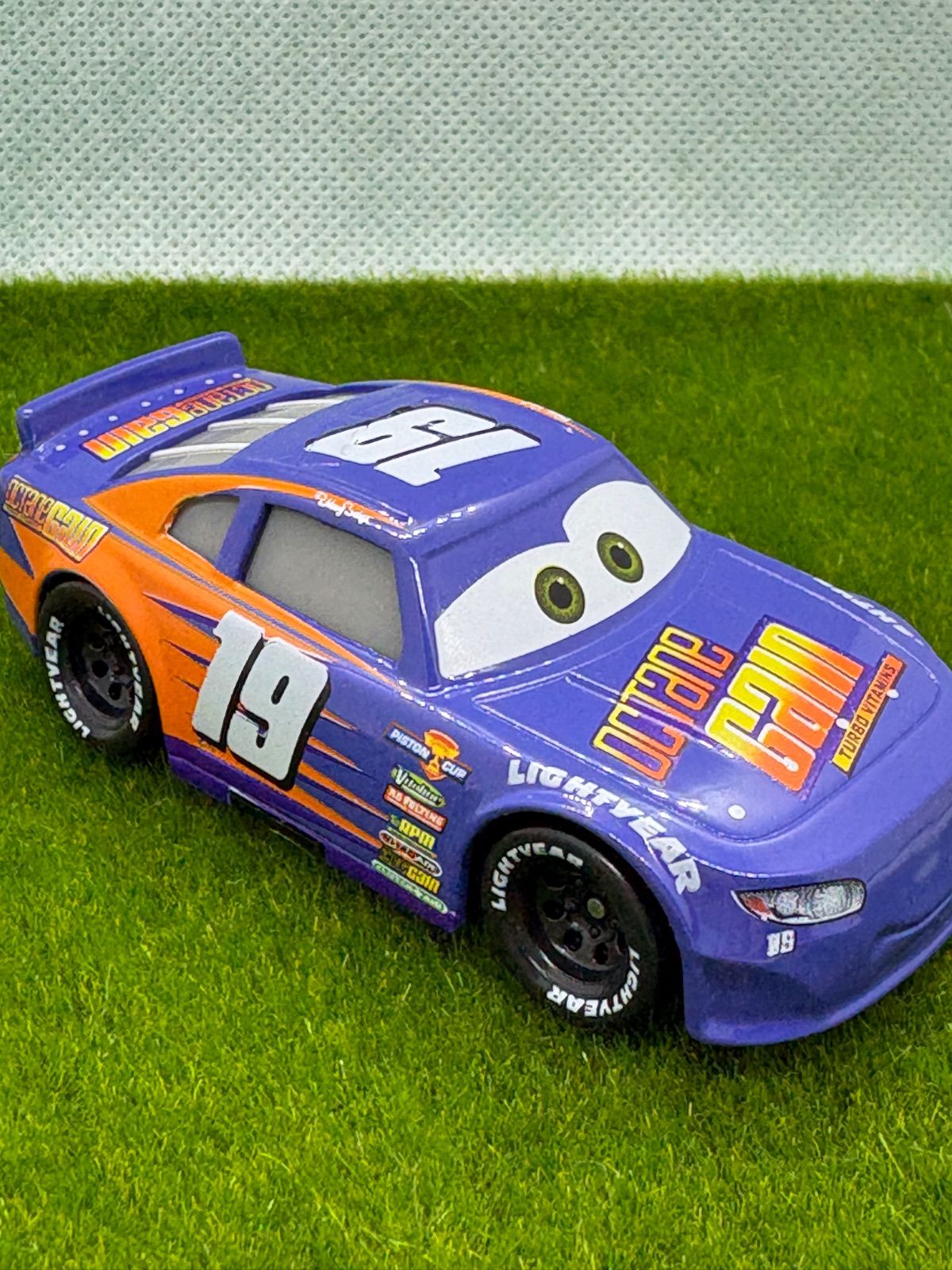 新品】カーズ ミニカー ボビー・スウィフト19番 - メルカリ
