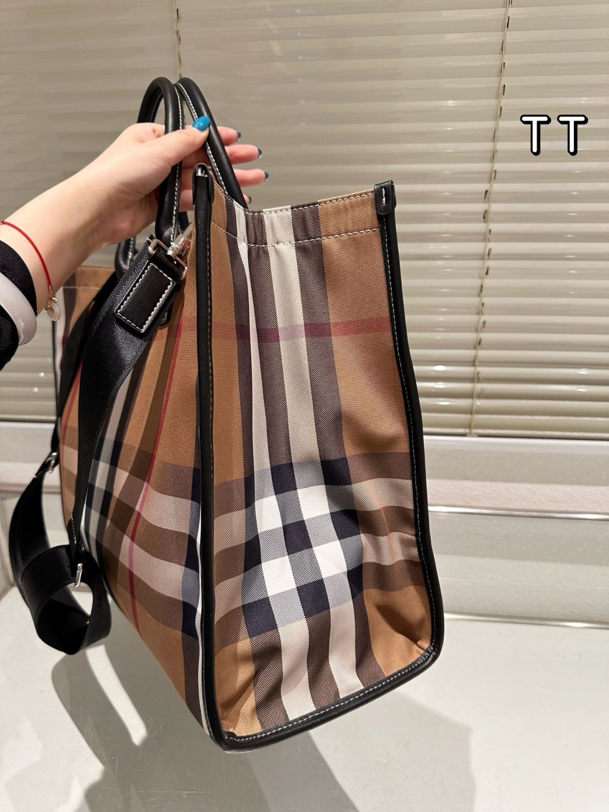 今日特価】Burberry Lola Classic Tote Bag バーバリー ローラ