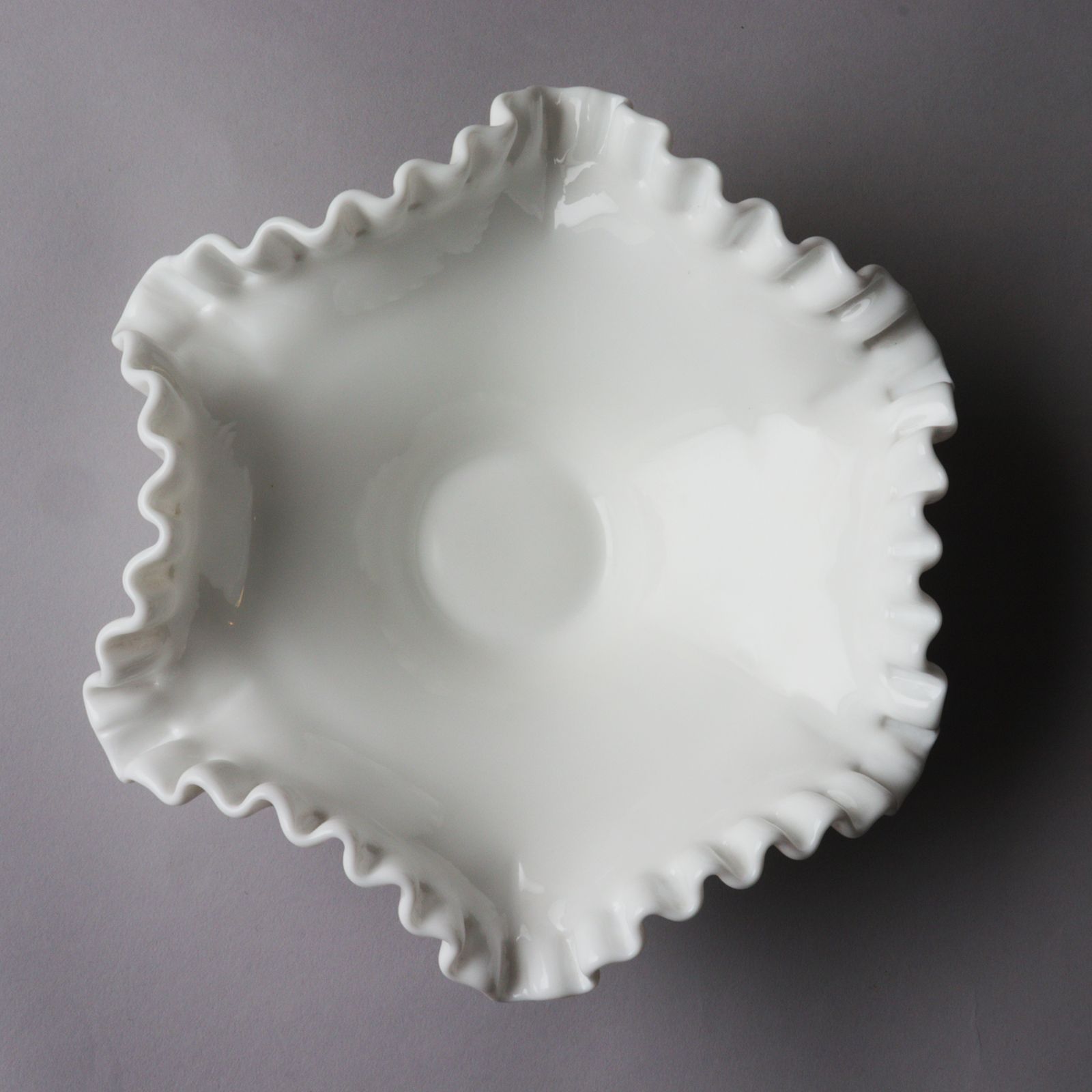 USA★Fenton フェントン社ミルクグラス★ホワイトホブネイルの脚付きボウル USA☆Fenton フェントン社ミルクグラス☆ホワイトホブネイルの脚