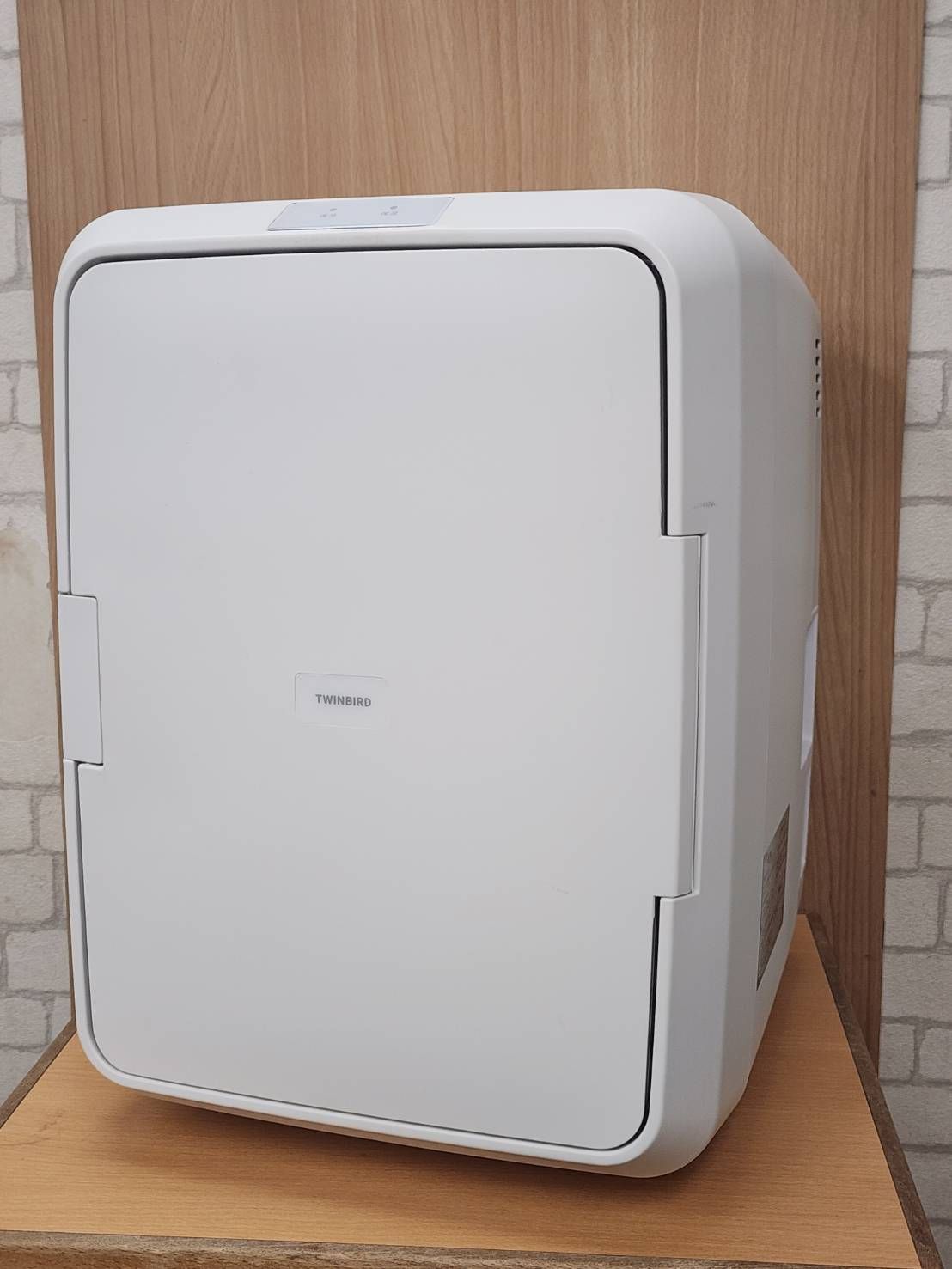 【展示未使用品】HR-EB08W 2電源式ポータブル電子適温ボックス 2電源式ポータブル電子適温ボックス – ツインバード公式ストア