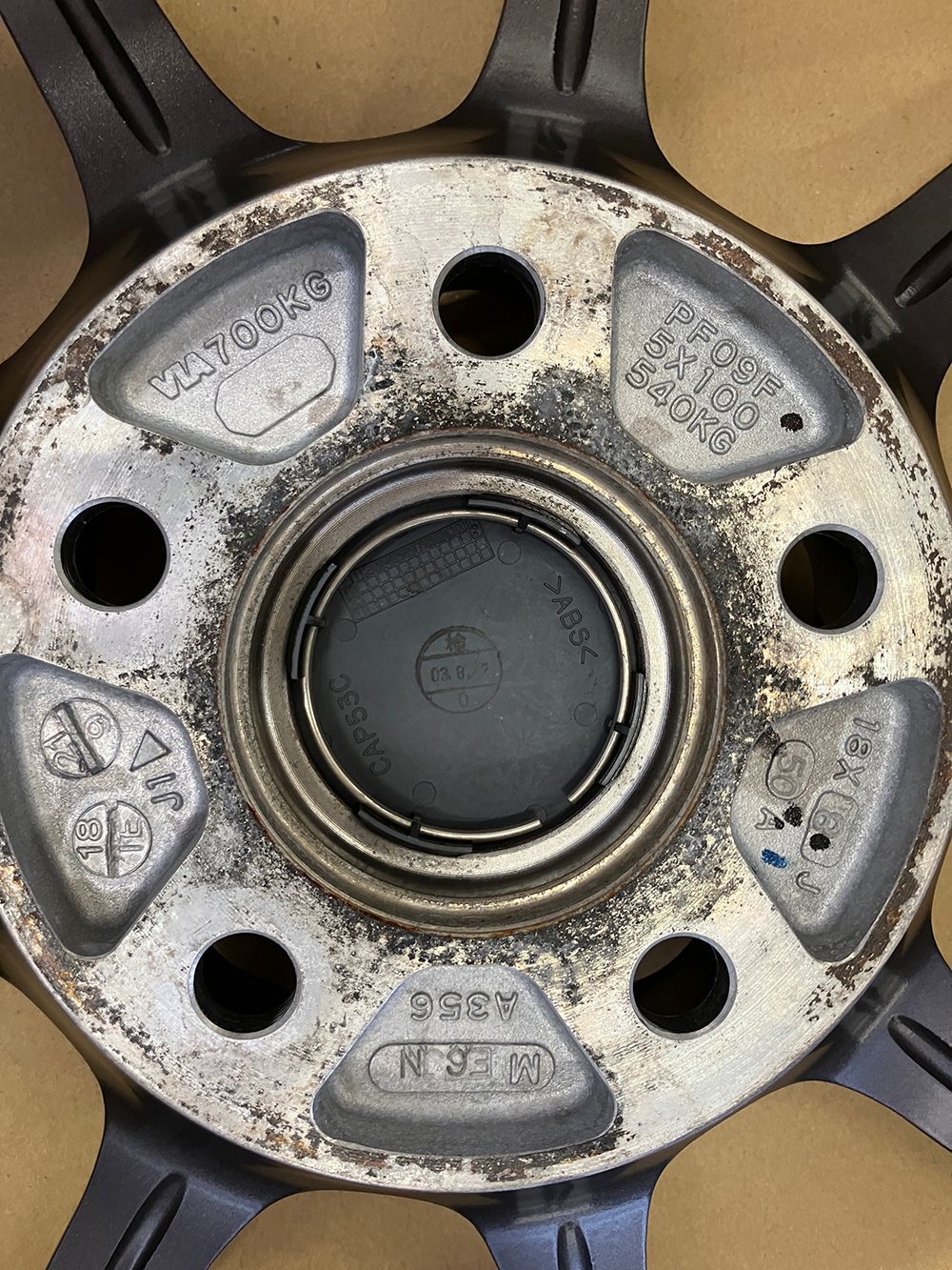 中古美品 4本 エンケイ PF09 18インチ 8J 50 PCD112 5穴 ENKEI