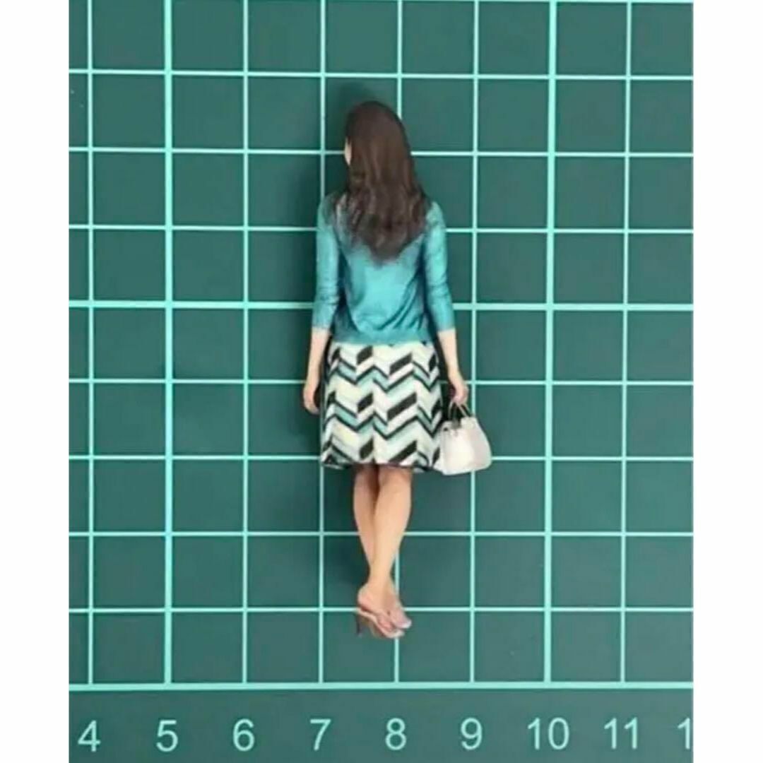 1/18 フィギュア　台付　完成品　ミニカーに　1/64より大　ドールハウスに 57-1☆1/24☆フィギュア☆1/64より大☆ミニカーに☆ジオラマに