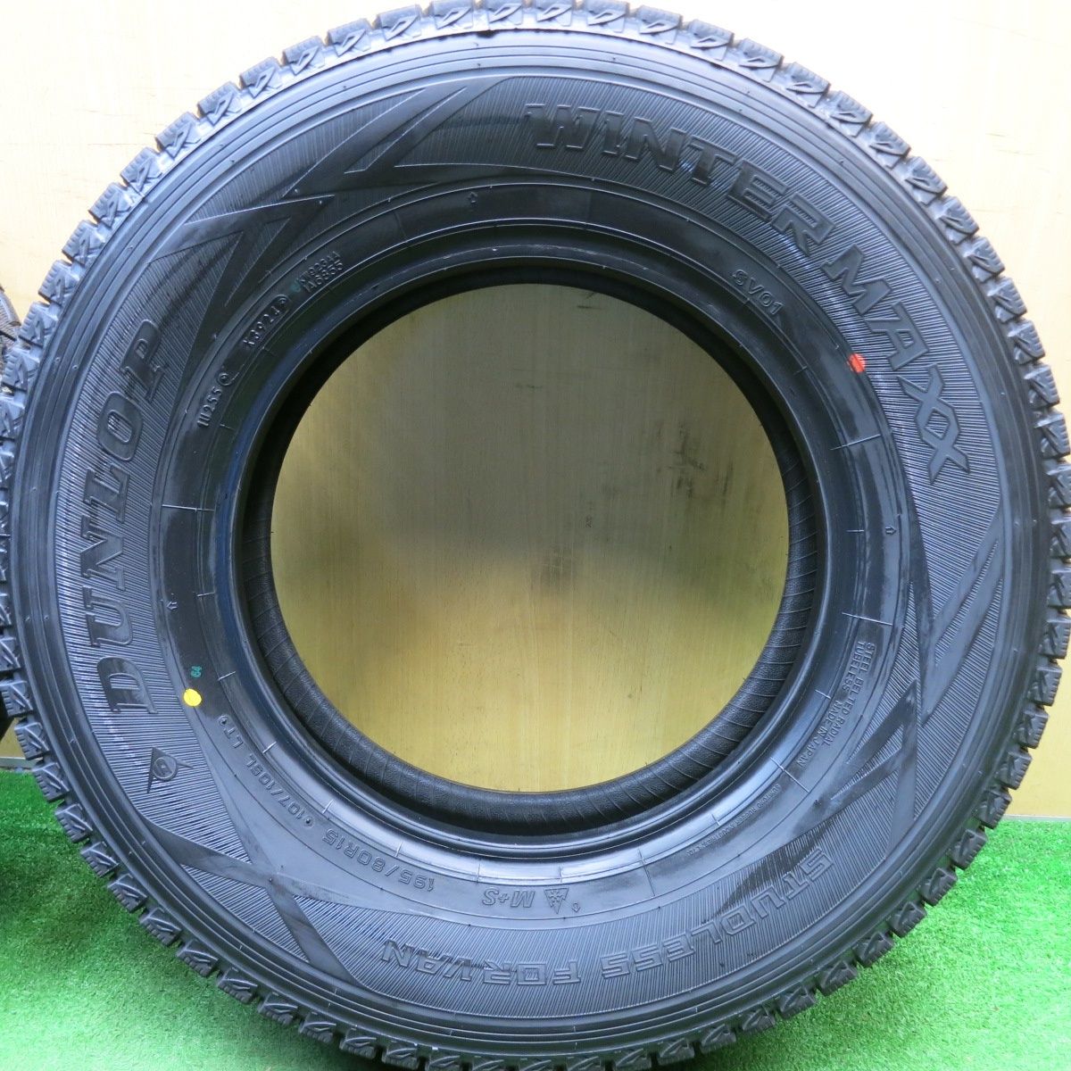 未使用！24年☆スタッドレス 195/80R15 107/105L ダンロップ 