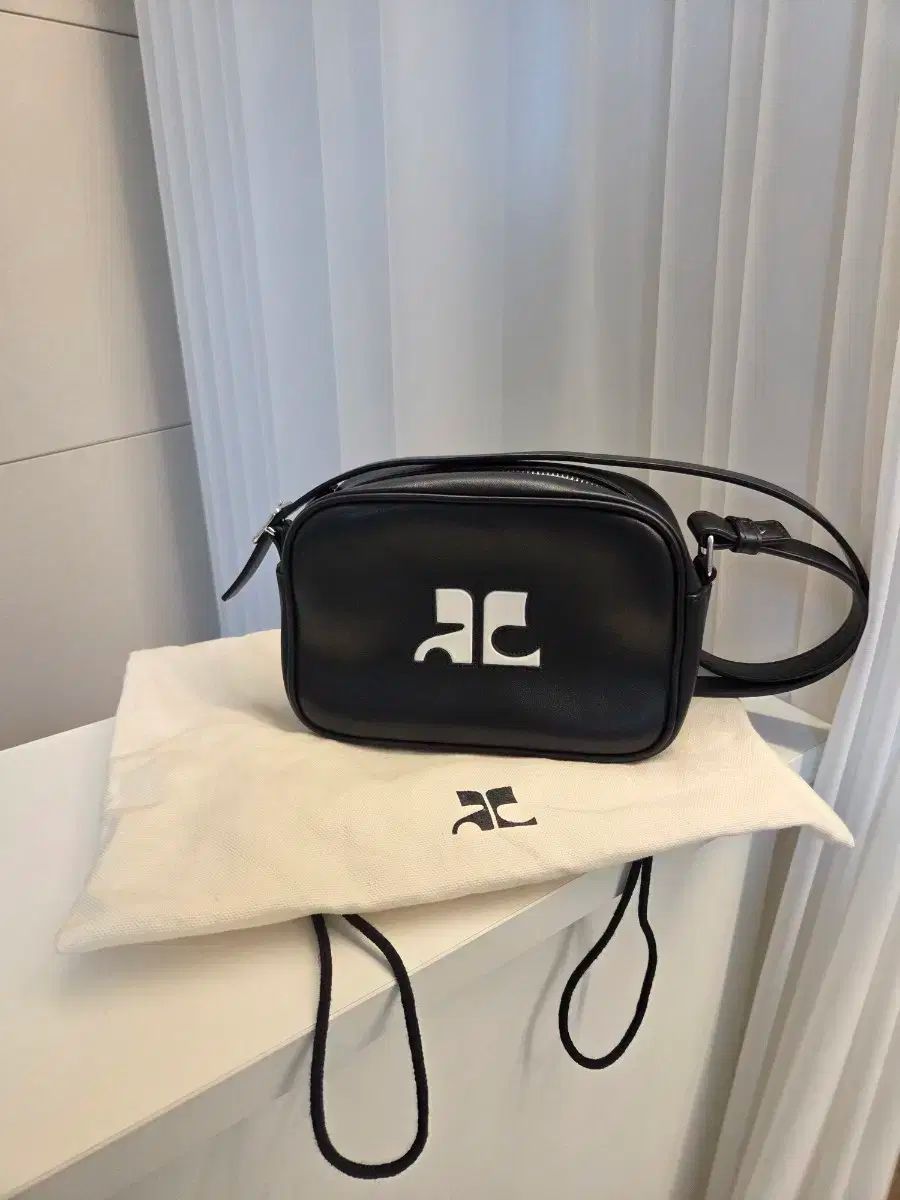 Courreges クレージュ ジェニー クロスバッグ