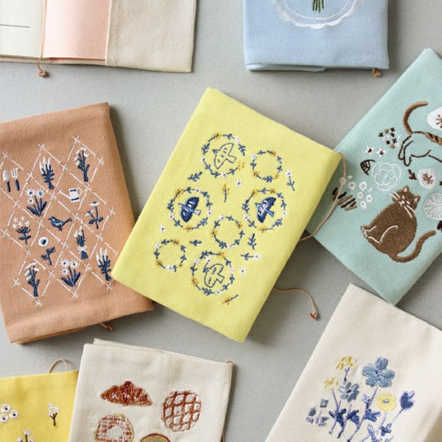 Handmade　刺繍ブックカバー　ミモザ 手刺繍ブックカバー ＊ミモザ | iichi 日々の暮らしを心地よくする