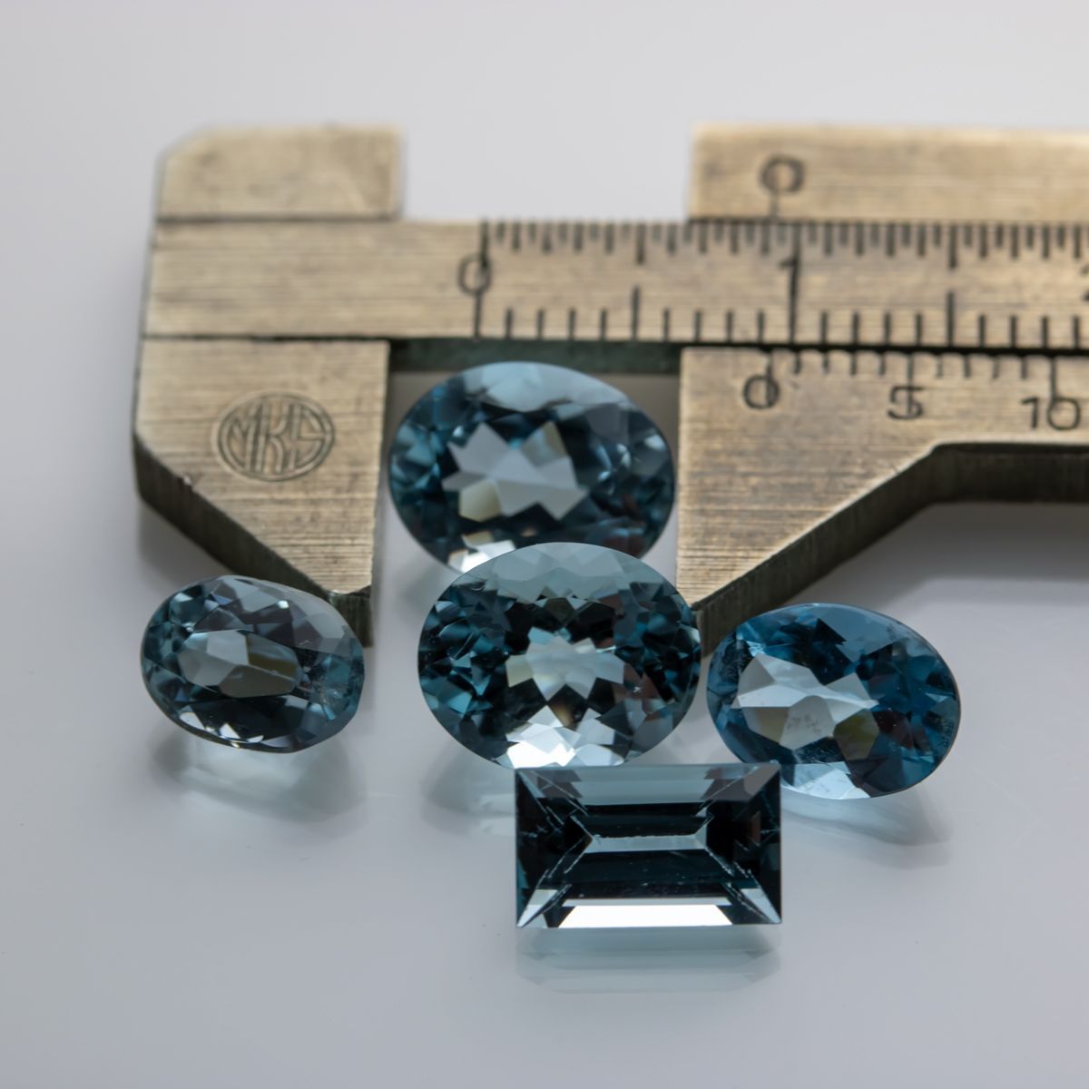 天然石ブルートパーズ 宝石ルースストーン 5個セット 6.810ct（7-66