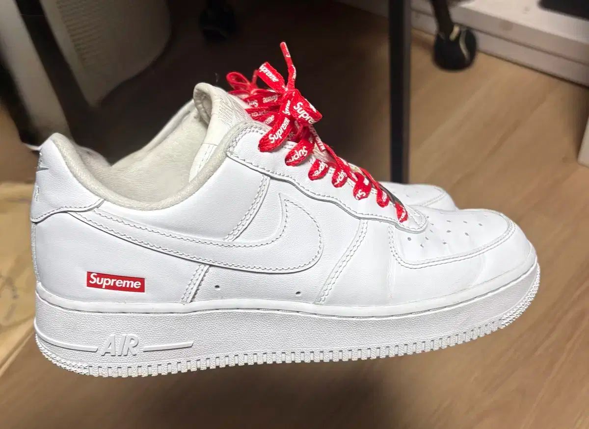 ナイキ シュプリーム エアフォース1 ロー 白