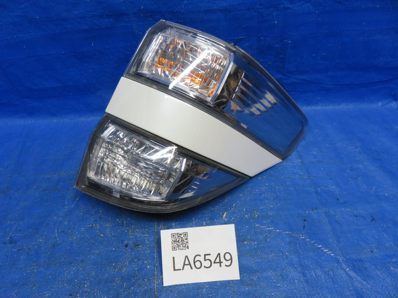 LA6549* 点灯OK ヴェルファイア GGH20W/後期 (右) テールライト