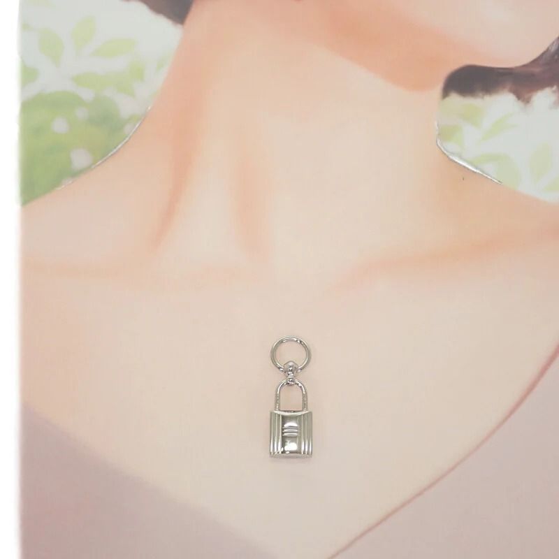 【HERMES】ループチャームカデナ チャーム メタル シルバー HERMES】ループチャームカデナ チャーム メタル シルバー - メルカリ