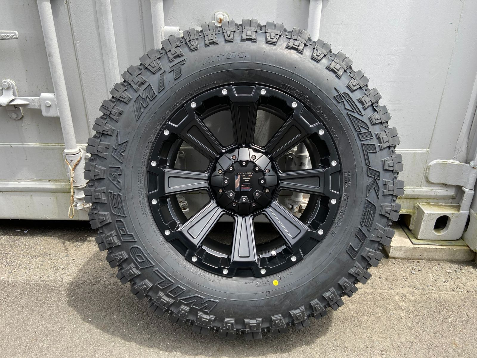 ファルケン WILDPEAK M/T01 265/70R17 タイヤホイール 新品4本セット 17インチ DeathRock プラド ハイラックス  サーフ FJ サバーバン タホ Ｈ3 オフロードカスタム オフロード仕様 マッドタイヤ - メルカリ