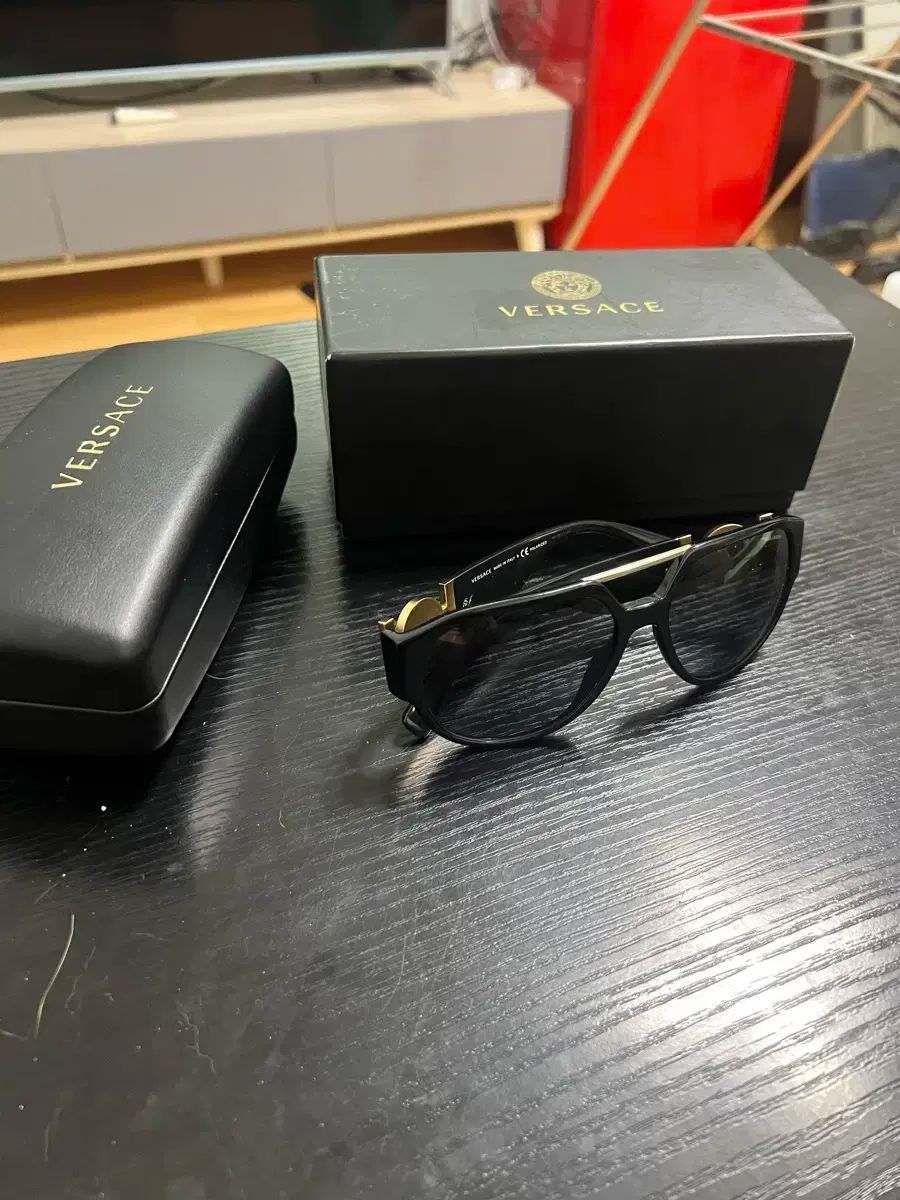 Versace ヴェルサーチェ サングラス 米国のローカル