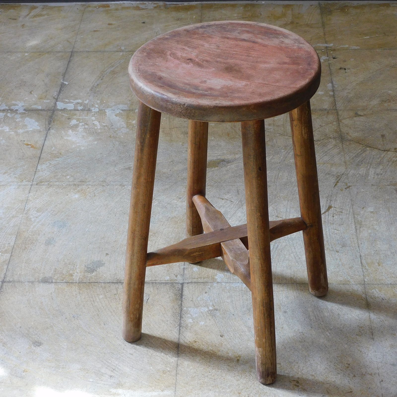 アンティーク丸椅子 広葉樹座面 二重円彫 木肌・木目・艶感良好 古い木