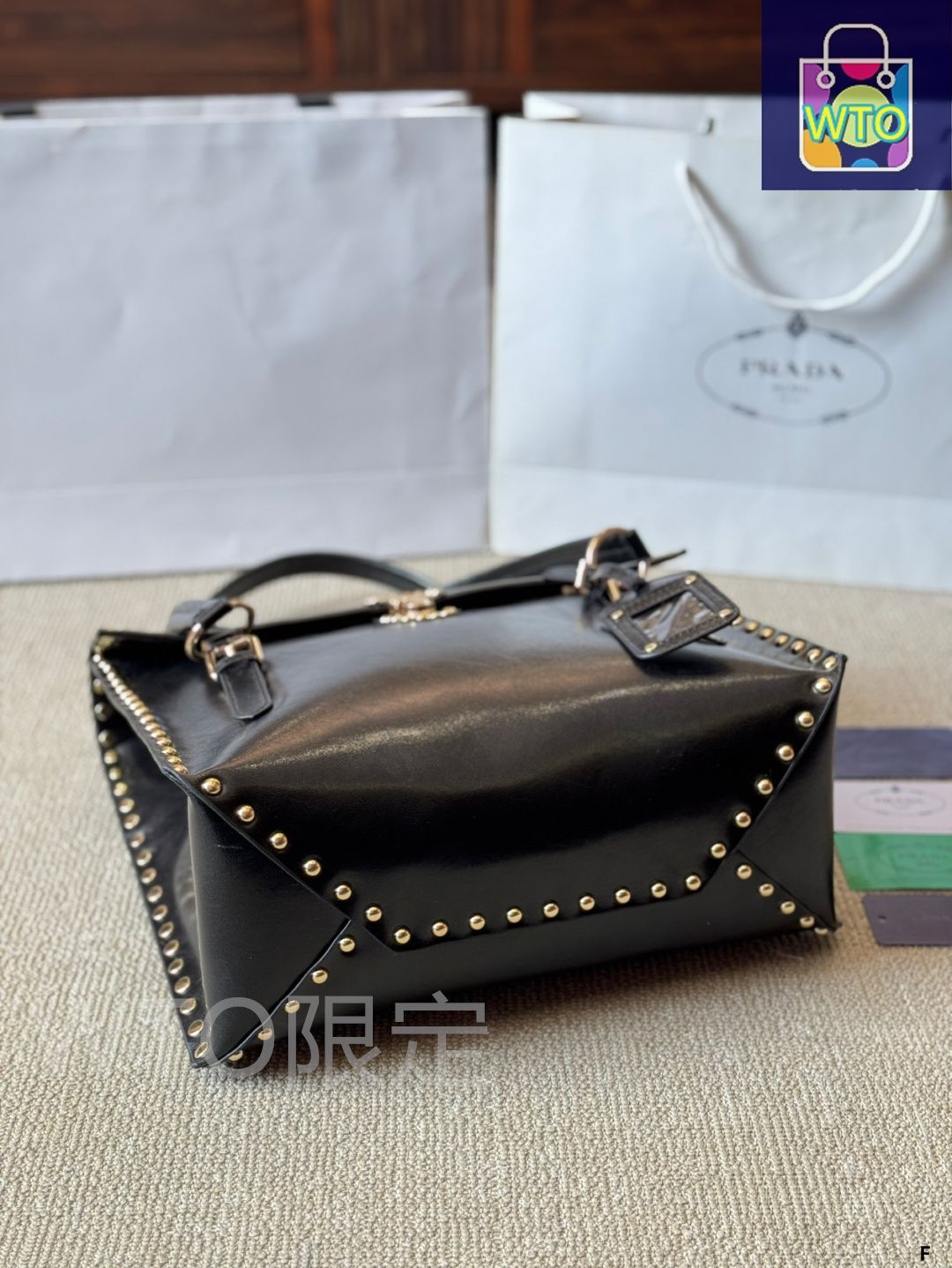 PRADA レトロショルダーバッグ - チョコレートカラー