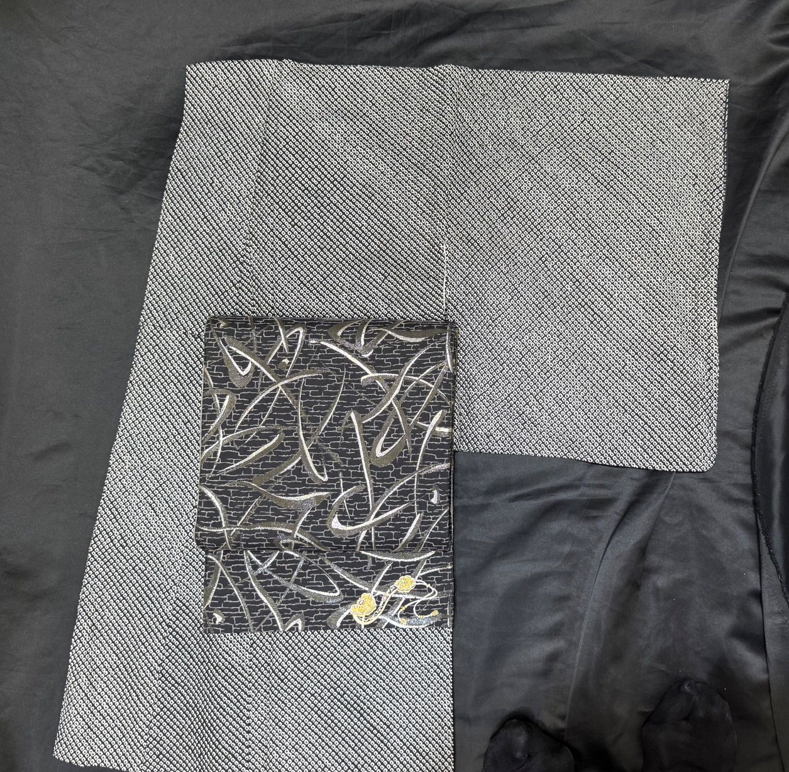 タッサーシルク黒白総絞り⭐️貴久樹⭐️トールサイズ身丈175cm小紋袷