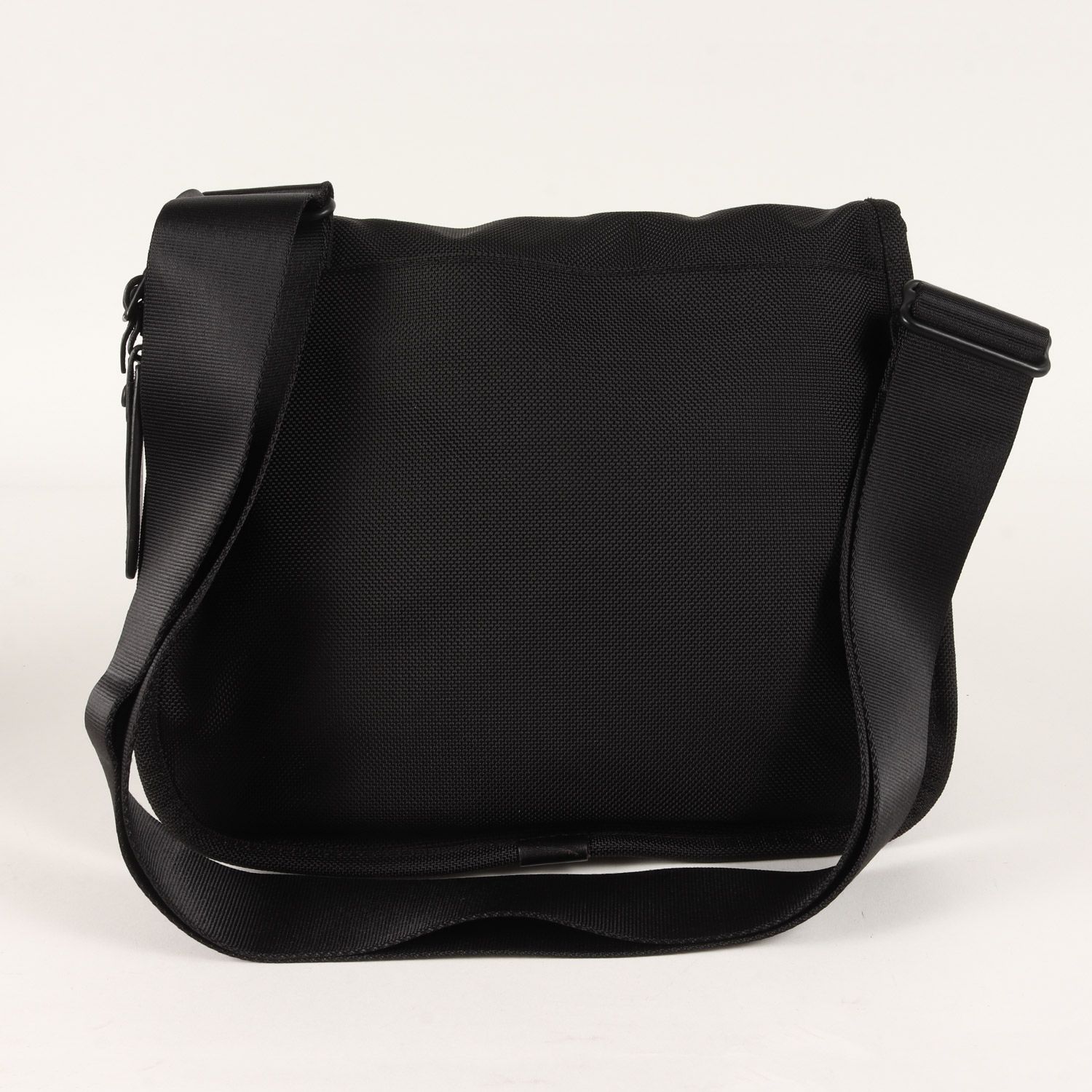 新品 TUMI スモール ショルダーバッグ 黒 ブラック 22105DH 斜掛け