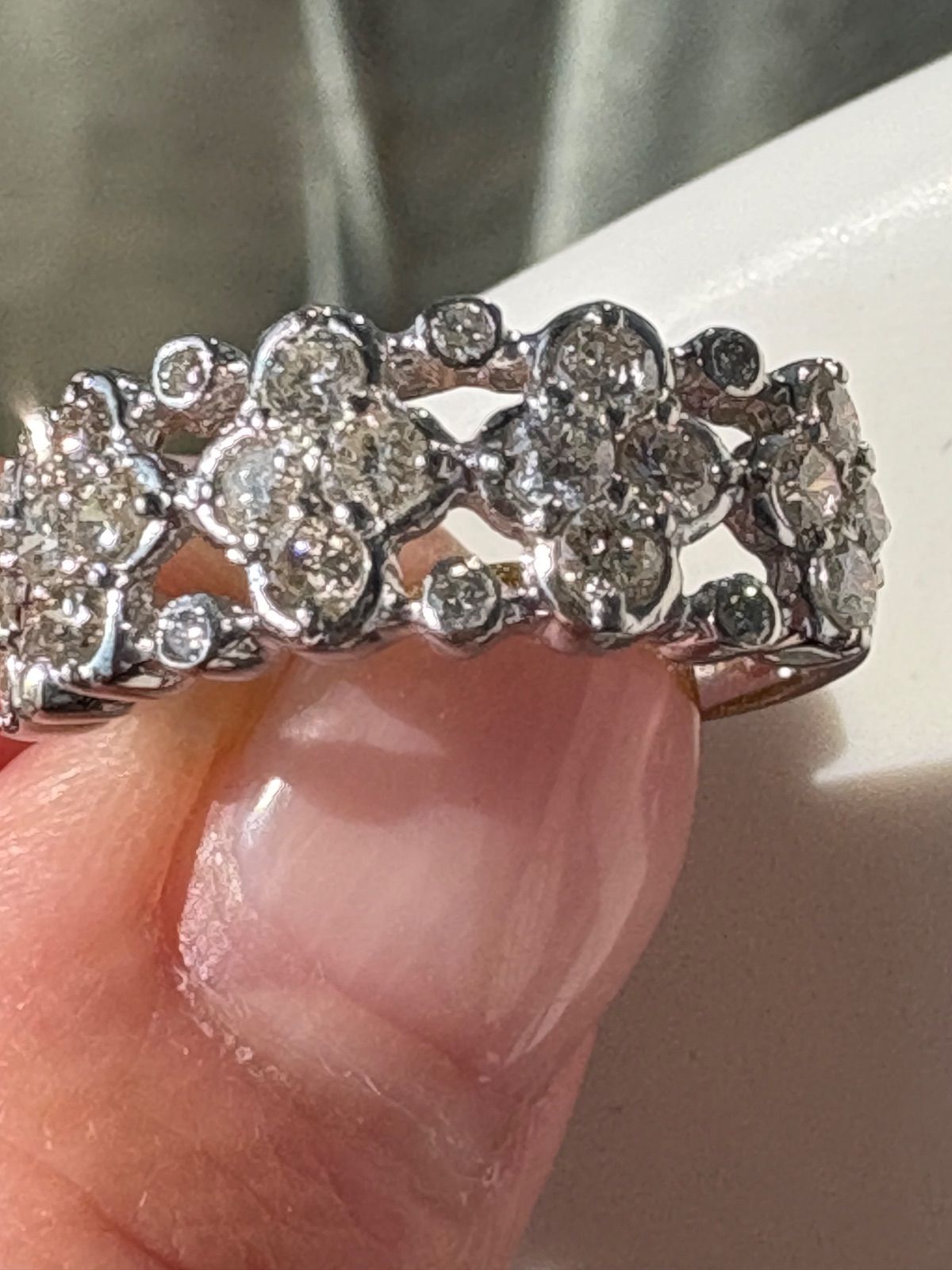 プラチナ✨フラワーモチーフライン✨ダイヤ1.00ct✨透明感キラキラ 