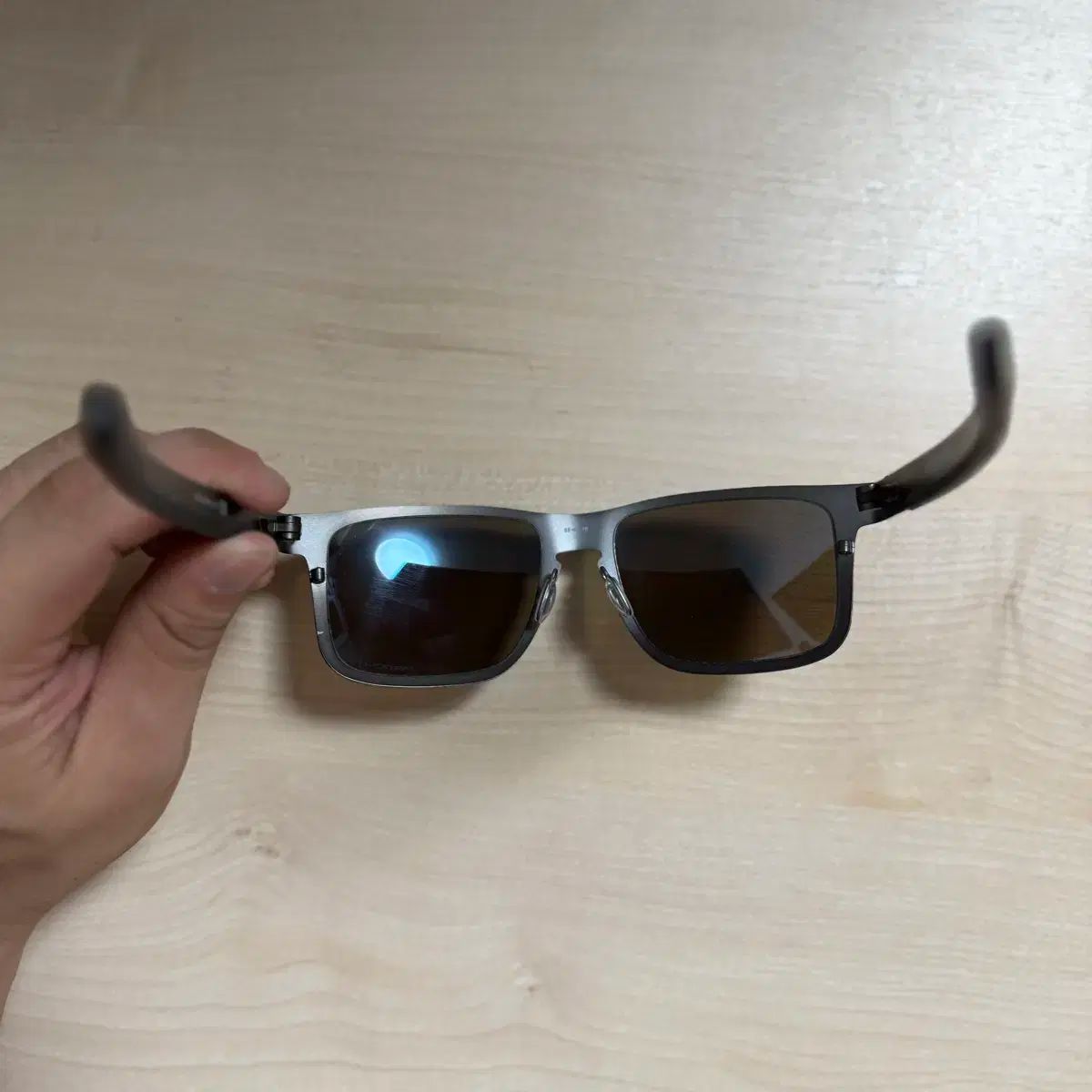 オークリー サングラス ガンメタ/グレー&オマケのケース付き オークリー サングラス ガンメタ/グレー&オマケのケース付き