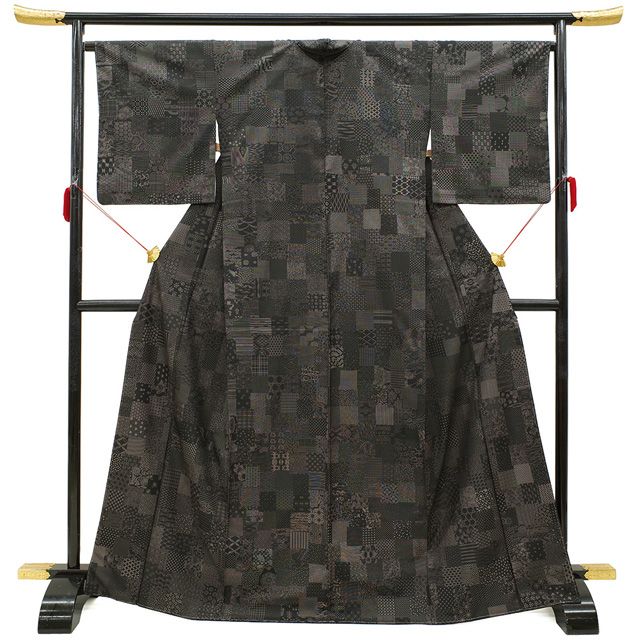 新古品 本場大島紬 着物 ♥ 正絹 袷 染大島 黒こげ茶色 寄せ柄 百柄 カジュアル 大島紬 春 秋 冬 仕立て上がり 身丈170 裄丈66.5 TLサイズ みやがわ sb16478