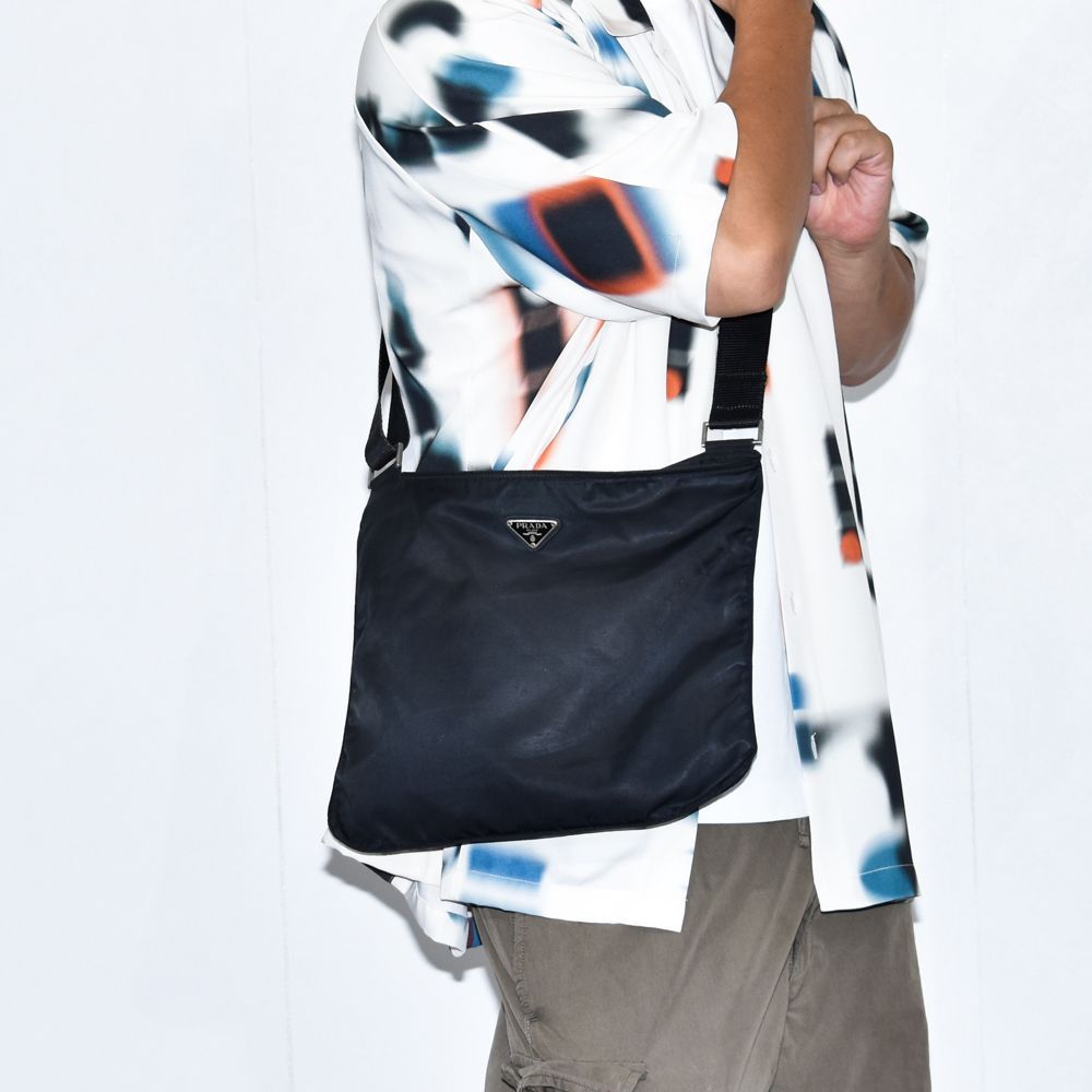中古USED PRADA ショルダーバッグ ナイロン ロゴ ブラック 24481 中古USED PRADA ショルダーバッグ ナイロン ロゴ ブラック 30010