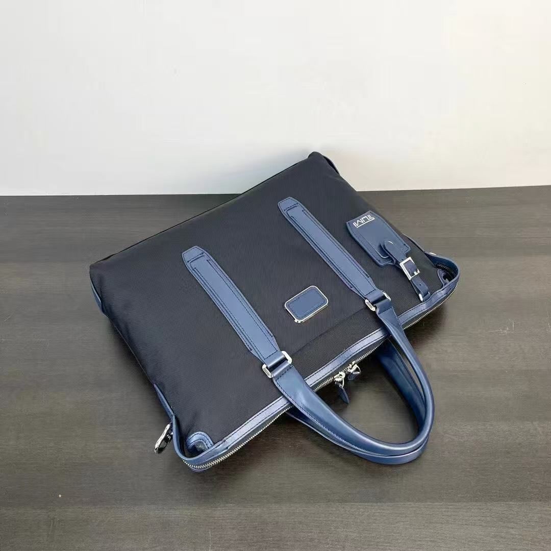 美品 現行 日本限定✨ トゥミ JARVIS 2way 682415DNVY2E 美品 現行 日本限定✨ トゥミ JARVIS 2way 682415DNVY2E