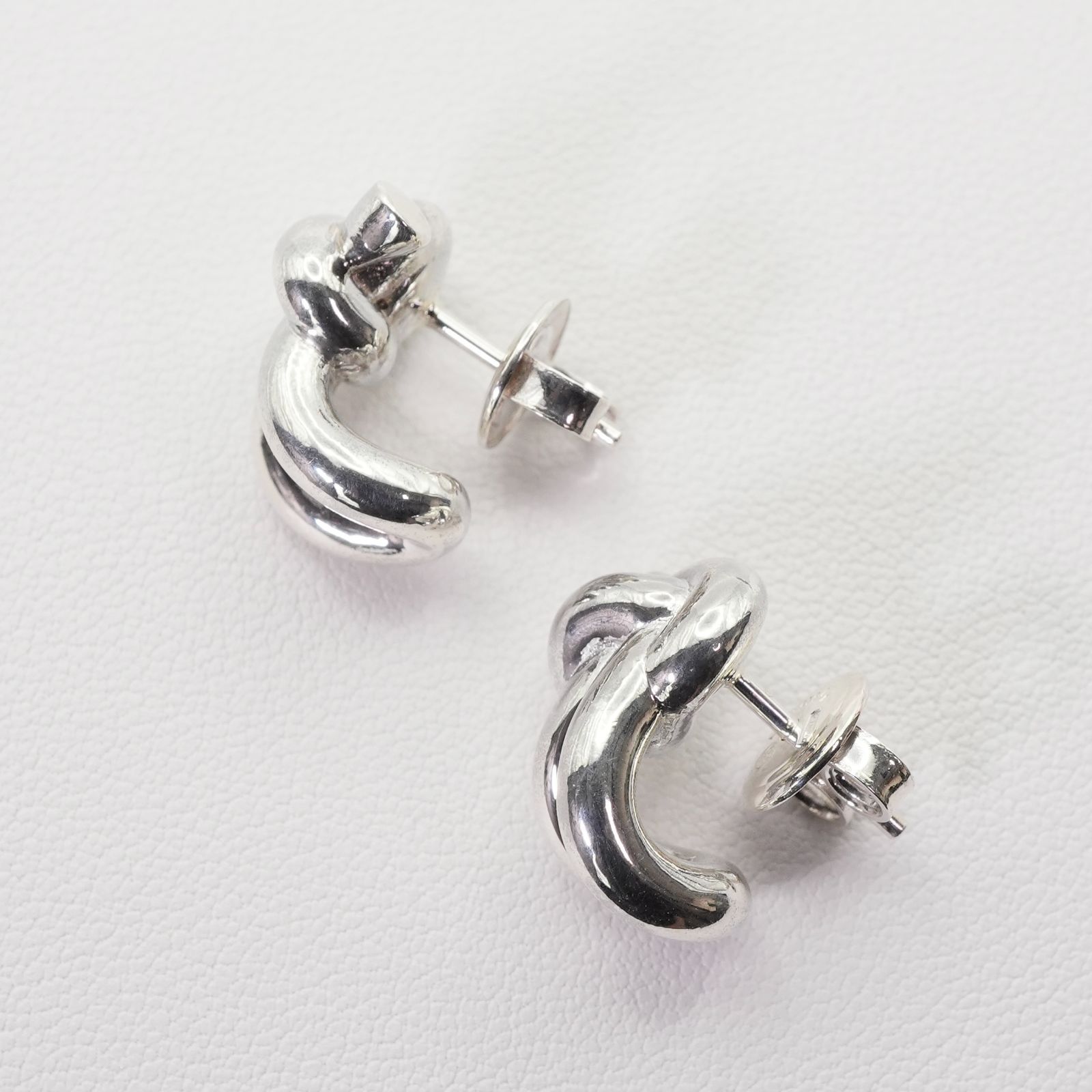 定価119900円 現行品 BOTTEGA VENETA ノット ピアス イエローゴールドノット ピアス| Bottega Veneta® 日本